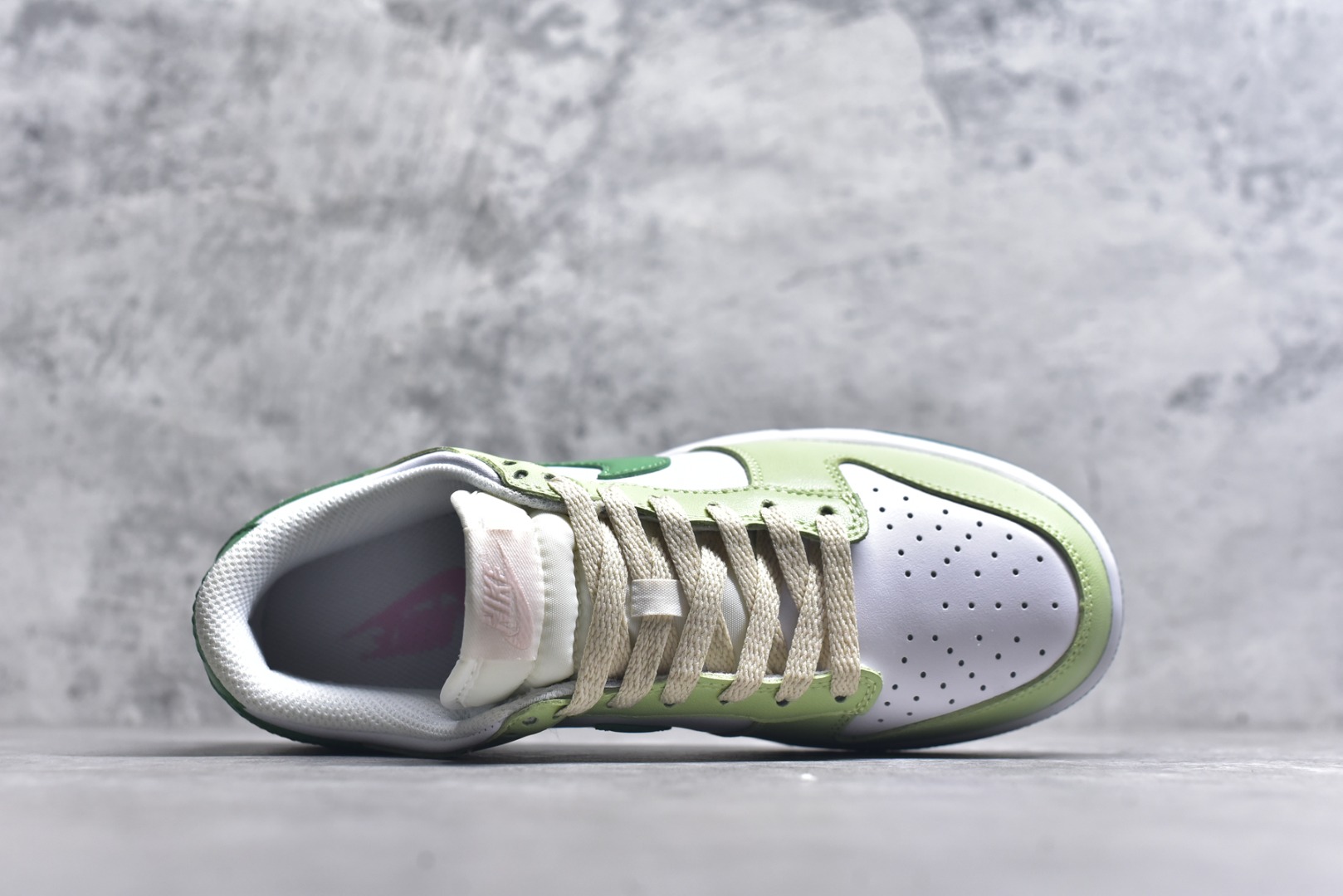 图片[4]-#开学季福利 纯原版本 NK Dunk Low 二十七色 全套原厂楦头原纸板数据档案倾力打造 原汁原味莞产 极致还原 圈内最强针车工艺 高端零售指定版 广东原厂配套原盒原标 鞋盒分三个尺码段 原厂冲刀 超高清洁度 全鞋零毛边皮料切割 采用原厂百宏鞋带以及原厂百宏织唛舌标 内标可供原厂几率过验 进口原装条纹中底布 四线拉帮白色点胶 原厂拉帮手法遵循公司 原厂电绣 尺码：36 36.5 37.5 38 38.5 39 40 40.5 41 42 42.5 43 44 44.5 45 46 47.5-选品中心