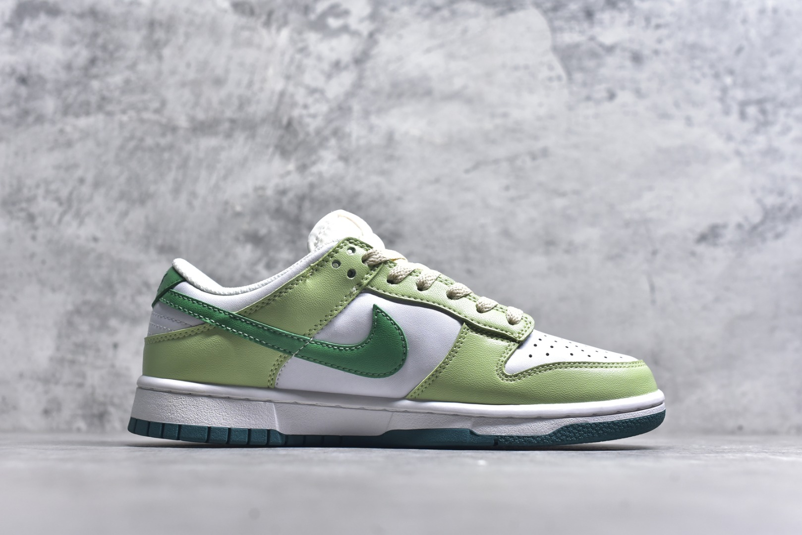 图片[3]-#开学季福利 纯原版本 NK Dunk Low 二十七色 全套原厂楦头原纸板数据档案倾力打造 原汁原味莞产 极致还原 圈内最强针车工艺 高端零售指定版 广东原厂配套原盒原标 鞋盒分三个尺码段 原厂冲刀 超高清洁度 全鞋零毛边皮料切割 采用原厂百宏鞋带以及原厂百宏织唛舌标 内标可供原厂几率过验 进口原装条纹中底布 四线拉帮白色点胶 原厂拉帮手法遵循公司 原厂电绣 尺码：36 36.5 37.5 38 38.5 39 40 40.5 41 42 42.5 43 44 44.5 45 46 47.5-选品中心