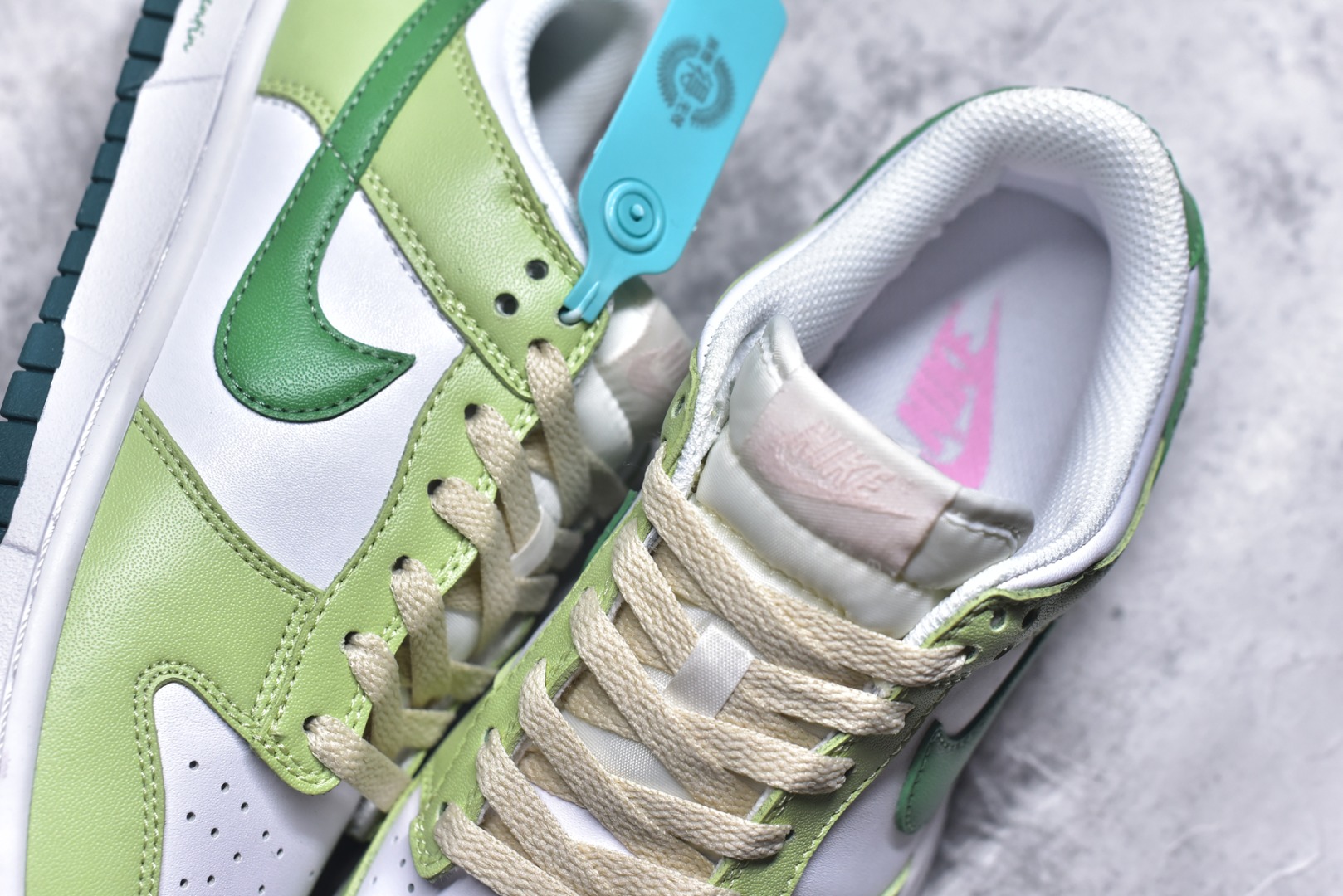 图片[9]-#开学季福利 纯原版本 NK Dunk Low 二十七色 全套原厂楦头原纸板数据档案倾力打造 原汁原味莞产 极致还原 圈内最强针车工艺 高端零售指定版 广东原厂配套原盒原标 鞋盒分三个尺码段 原厂冲刀 超高清洁度 全鞋零毛边皮料切割 采用原厂百宏鞋带以及原厂百宏织唛舌标 内标可供原厂几率过验 进口原装条纹中底布 四线拉帮白色点胶 原厂拉帮手法遵循公司 原厂电绣 尺码：36 36.5 37.5 38 38.5 39 40 40.5 41 42 42.5 43 44 44.5 45 46 47.5-选品中心