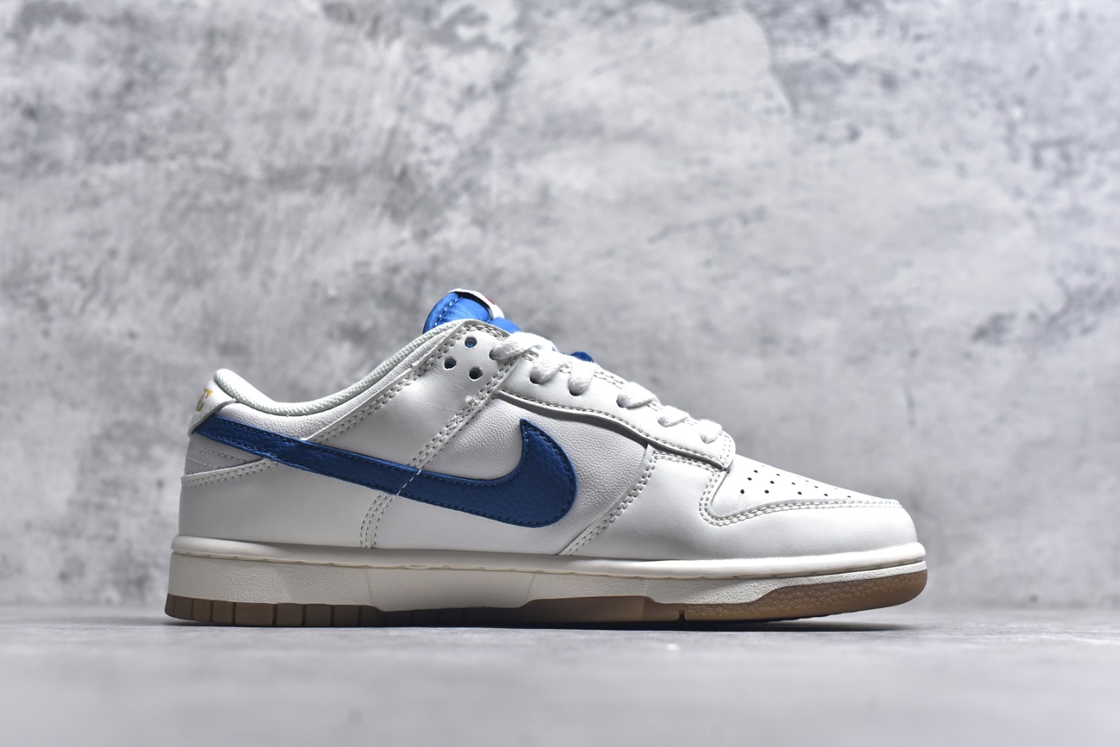 图片[3]-#开学季福利 纯原版本 NK Dunk Low 二十七色 全套原厂楦头原纸板数据档案倾力打造 原汁原味莞产 极致还原 圈内最强针车工艺 高端零售指定版 广东原厂配套原盒原标 鞋盒分三个尺码段 原厂冲刀 超高清洁度 全鞋零毛边皮料切割 采用原厂百宏鞋带以及原厂百宏织唛舌标 内标可供原厂几率过验 进口原装条纹中底布 四线拉帮白色点胶 原厂拉帮手法遵循公司 原厂电绣 尺码：36 36.5 37.5 38 38.5 39 40 40.5 41 42 42.5 43 44 44.5 45 46 47.5-选品中心