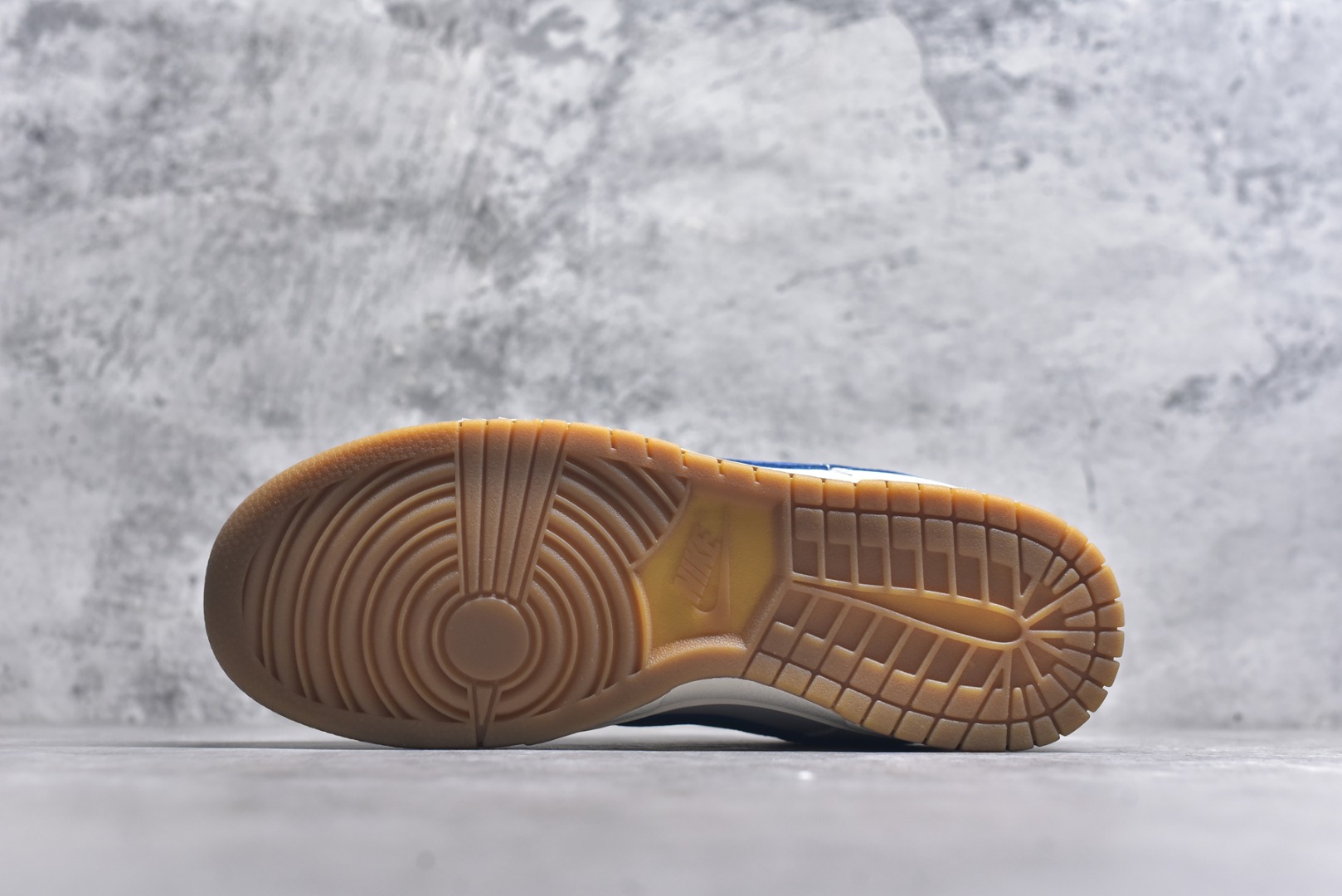 图片[6]-#开学季福利 纯原版本 NK Dunk Low 二十七色 全套原厂楦头原纸板数据档案倾力打造 原汁原味莞产 极致还原 圈内最强针车工艺 高端零售指定版 广东原厂配套原盒原标 鞋盒分三个尺码段 原厂冲刀 超高清洁度 全鞋零毛边皮料切割 采用原厂百宏鞋带以及原厂百宏织唛舌标 内标可供原厂几率过验 进口原装条纹中底布 四线拉帮白色点胶 原厂拉帮手法遵循公司 原厂电绣 尺码：36 36.5 37.5 38 38.5 39 40 40.5 41 42 42.5 43 44 44.5 45 46 47.5-选品中心