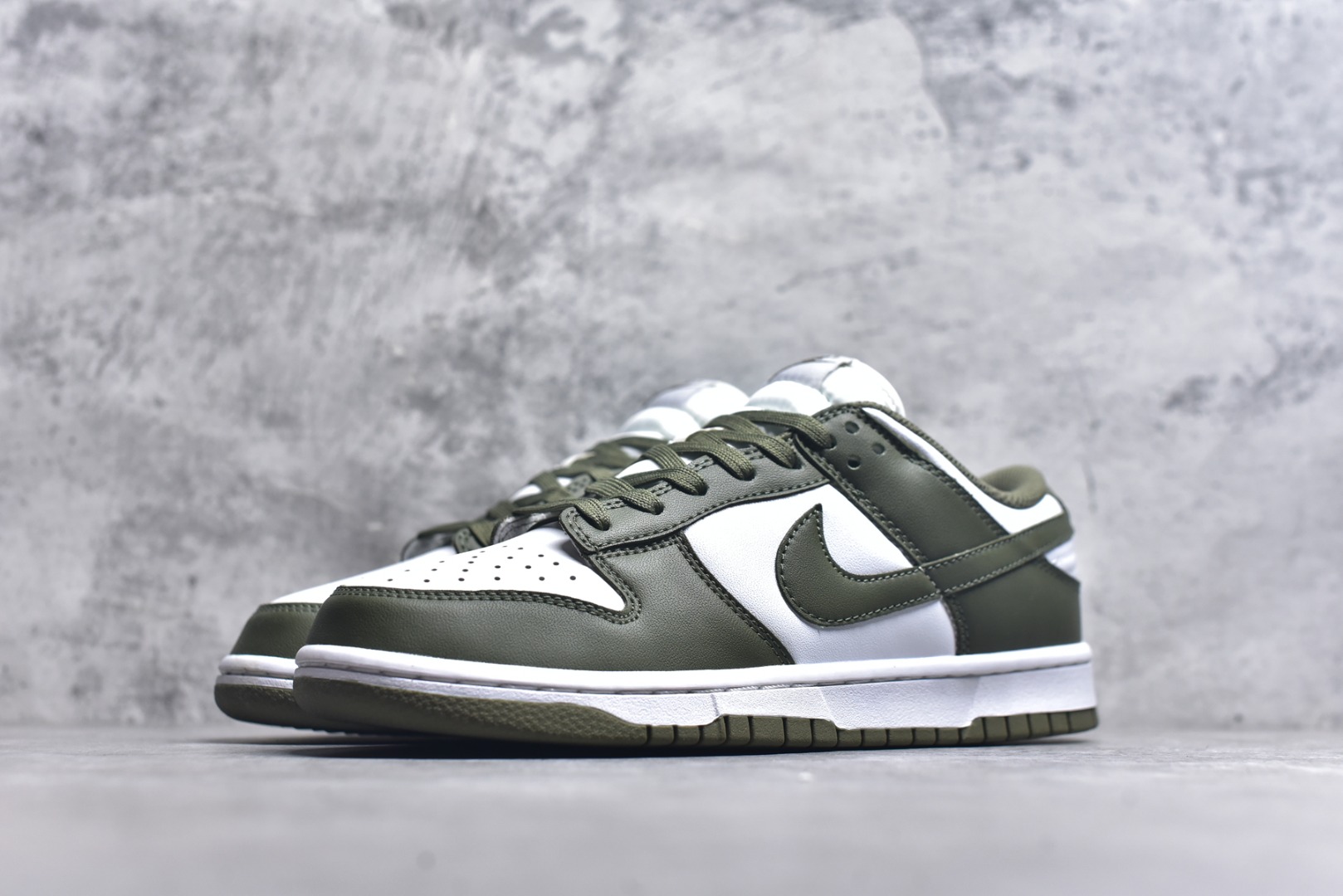 图片[2]-#开学季福利 纯原版本 NK Dunk Low 二十七色 全套原厂楦头原纸板数据档案倾力打造 原汁原味莞产 极致还原 圈内最强针车工艺 高端零售指定版 广东原厂配套原盒原标 鞋盒分三个尺码段 原厂冲刀 超高清洁度 全鞋零毛边皮料切割 采用原厂百宏鞋带以及原厂百宏织唛舌标 内标可供原厂几率过验 进口原装条纹中底布 四线拉帮白色点胶 原厂拉帮手法遵循公司 原厂电绣 尺码：36 36.5 37.5 38 38.5 39 40 40.5 41 42 42.5 43 44 44.5 45 46 47.5-选品中心