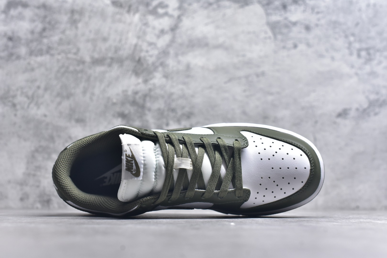 图片[4]-#开学季福利 纯原版本 NK Dunk Low 二十七色 全套原厂楦头原纸板数据档案倾力打造 原汁原味莞产 极致还原 圈内最强针车工艺 高端零售指定版 广东原厂配套原盒原标 鞋盒分三个尺码段 原厂冲刀 超高清洁度 全鞋零毛边皮料切割 采用原厂百宏鞋带以及原厂百宏织唛舌标 内标可供原厂几率过验 进口原装条纹中底布 四线拉帮白色点胶 原厂拉帮手法遵循公司 原厂电绣 尺码：36 36.5 37.5 38 38.5 39 40 40.5 41 42 42.5 43 44 44.5 45 46 47.5-选品中心