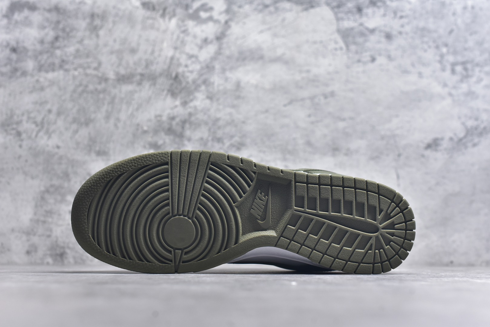 图片[6]-#开学季福利 纯原版本 NK Dunk Low 二十七色 全套原厂楦头原纸板数据档案倾力打造 原汁原味莞产 极致还原 圈内最强针车工艺 高端零售指定版 广东原厂配套原盒原标 鞋盒分三个尺码段 原厂冲刀 超高清洁度 全鞋零毛边皮料切割 采用原厂百宏鞋带以及原厂百宏织唛舌标 内标可供原厂几率过验 进口原装条纹中底布 四线拉帮白色点胶 原厂拉帮手法遵循公司 原厂电绣 尺码：36 36.5 37.5 38 38.5 39 40 40.5 41 42 42.5 43 44 44.5 45 46 47.5-选品中心