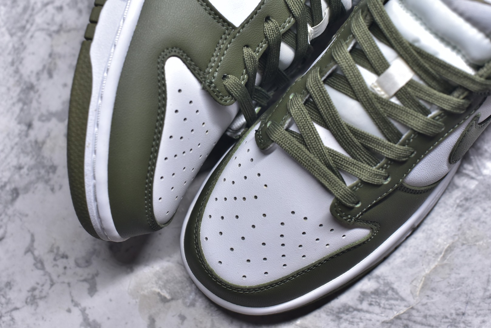 图片[8]-#开学季福利 纯原版本 NK Dunk Low 二十七色 全套原厂楦头原纸板数据档案倾力打造 原汁原味莞产 极致还原 圈内最强针车工艺 高端零售指定版 广东原厂配套原盒原标 鞋盒分三个尺码段 原厂冲刀 超高清洁度 全鞋零毛边皮料切割 采用原厂百宏鞋带以及原厂百宏织唛舌标 内标可供原厂几率过验 进口原装条纹中底布 四线拉帮白色点胶 原厂拉帮手法遵循公司 原厂电绣 尺码：36 36.5 37.5 38 38.5 39 40 40.5 41 42 42.5 43 44 44.5 45 46 47.5-选品中心