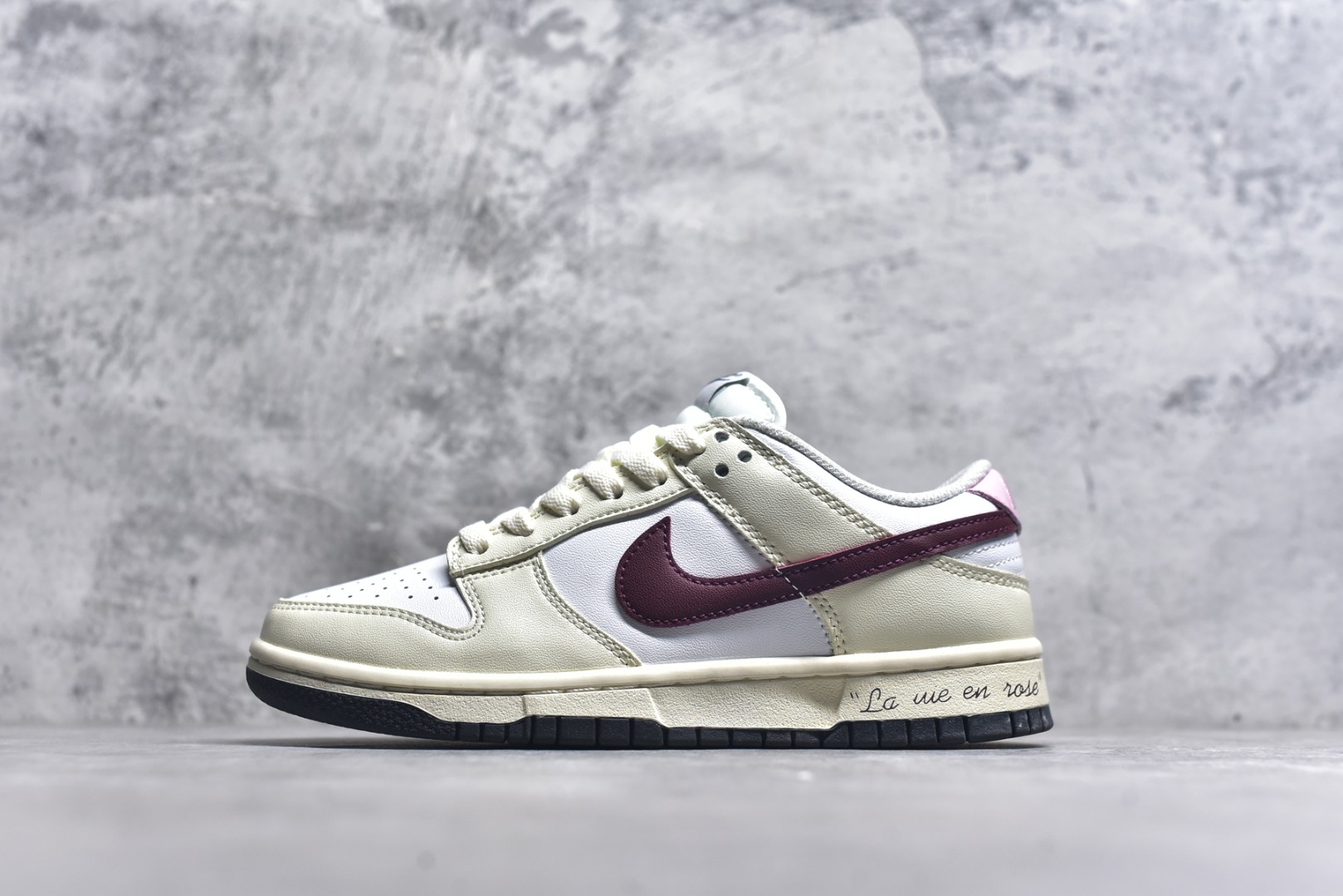 #开学季福利 纯原版本 NK Dunk Low 二十七色 全套原厂楦头原纸板数据档案倾力打造 原汁原味莞产 极致还原 圈内最强针车工艺 高端零售指定版 广东原厂配套原盒原标 鞋盒分三个尺码段 原厂冲刀 超高清洁度 全鞋零毛边皮料切割 采用原厂百宏鞋带以及原厂百宏织唛舌标 内标可供原厂几率过验 进口原装条纹中底布 四线拉帮白色点胶 原厂拉帮手法遵循公司 原厂电绣 尺码：36 36.5 37.5 38 38.5 39 40 40.5 41 42 42.5 43 44 44.5 45 46 47.5-选品中心