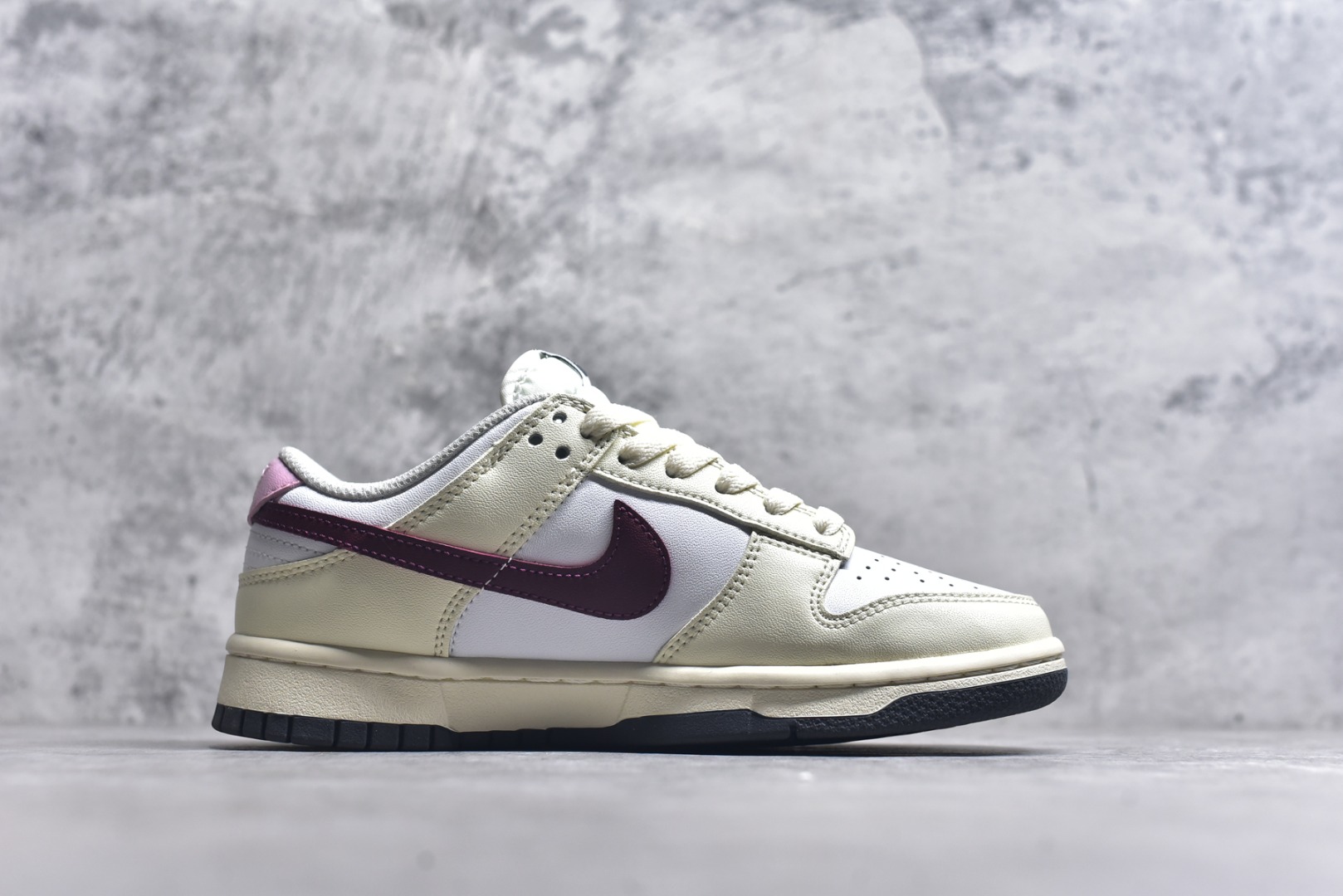 图片[3]-#开学季福利 纯原版本 NK Dunk Low 二十七色 全套原厂楦头原纸板数据档案倾力打造 原汁原味莞产 极致还原 圈内最强针车工艺 高端零售指定版 广东原厂配套原盒原标 鞋盒分三个尺码段 原厂冲刀 超高清洁度 全鞋零毛边皮料切割 采用原厂百宏鞋带以及原厂百宏织唛舌标 内标可供原厂几率过验 进口原装条纹中底布 四线拉帮白色点胶 原厂拉帮手法遵循公司 原厂电绣 尺码：36 36.5 37.5 38 38.5 39 40 40.5 41 42 42.5 43 44 44.5 45 46 47.5-选品中心