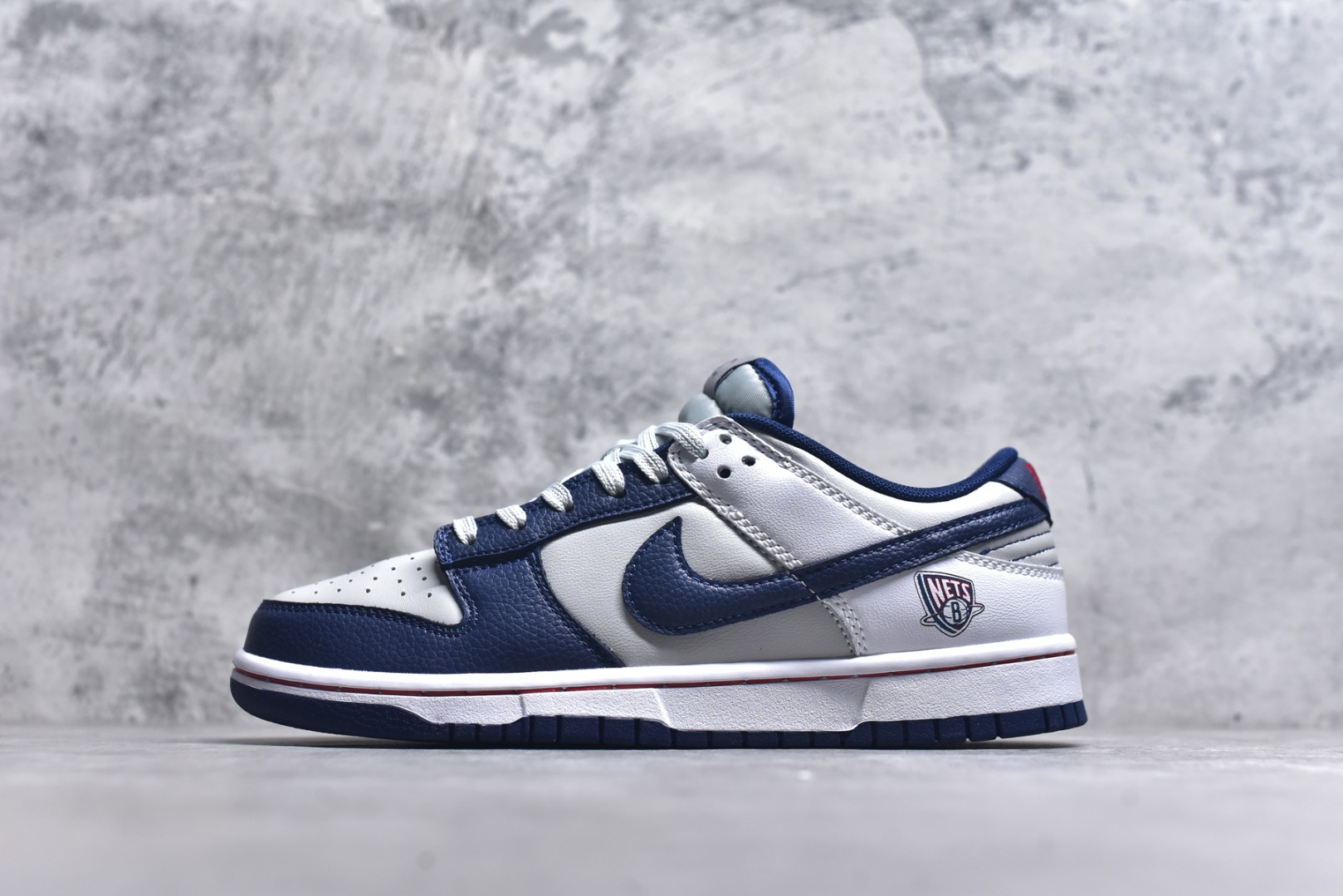 #开学季福利 纯原版本 NK Dunk Low 二十七色 全套原厂楦头原纸板数据档案倾力打造 原汁原味莞产 极致还原 圈内最强针车工艺 高端零售指定版 广东原厂配套原盒原标 鞋盒分三个尺码段 原厂冲刀 超高清洁度 全鞋零毛边皮料切割 采用原厂百宏鞋带以及原厂百宏织唛舌标 内标可供原厂几率过验 进口原装条纹中底布 四线拉帮白色点胶 原厂拉帮手法遵循公司 原厂电绣 尺码：36 36.5 37.5 38 38.5 39 40 40.5 41 42 42.5 43 44 44.5 45 46 47.5-选品中心