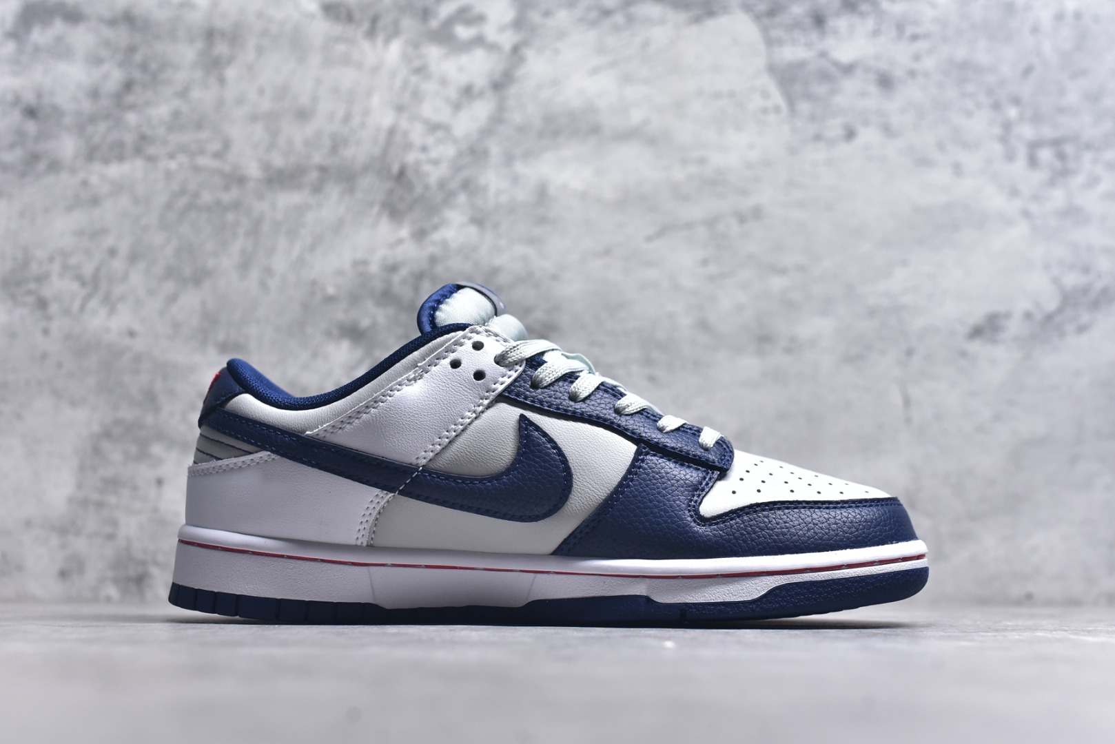 图片[3]-#开学季福利 纯原版本 NK Dunk Low 二十七色 全套原厂楦头原纸板数据档案倾力打造 原汁原味莞产 极致还原 圈内最强针车工艺 高端零售指定版 广东原厂配套原盒原标 鞋盒分三个尺码段 原厂冲刀 超高清洁度 全鞋零毛边皮料切割 采用原厂百宏鞋带以及原厂百宏织唛舌标 内标可供原厂几率过验 进口原装条纹中底布 四线拉帮白色点胶 原厂拉帮手法遵循公司 原厂电绣 尺码：36 36.5 37.5 38 38.5 39 40 40.5 41 42 42.5 43 44 44.5 45 46 47.5-选品中心