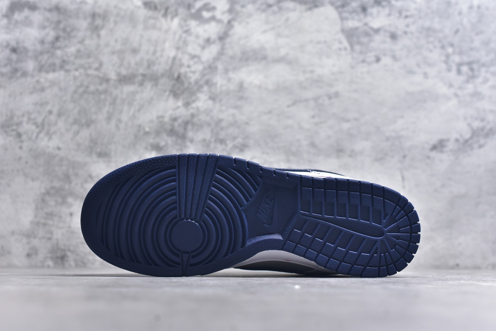 图片[6]-#开学季福利 纯原版本 NK Dunk Low 二十七色 全套原厂楦头原纸板数据档案倾力打造 原汁原味莞产 极致还原 圈内最强针车工艺 高端零售指定版 广东原厂配套原盒原标 鞋盒分三个尺码段 原厂冲刀 超高清洁度 全鞋零毛边皮料切割 采用原厂百宏鞋带以及原厂百宏织唛舌标 内标可供原厂几率过验 进口原装条纹中底布 四线拉帮白色点胶 原厂拉帮手法遵循公司 原厂电绣 尺码：36 36.5 37.5 38 38.5 39 40 40.5 41 42 42.5 43 44 44.5 45 46 47.5-选品中心