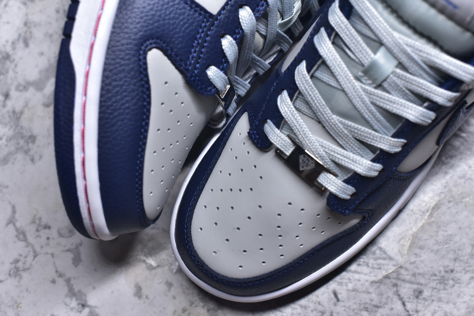 图片[8]-#开学季福利 纯原版本 NK Dunk Low 二十七色 全套原厂楦头原纸板数据档案倾力打造 原汁原味莞产 极致还原 圈内最强针车工艺 高端零售指定版 广东原厂配套原盒原标 鞋盒分三个尺码段 原厂冲刀 超高清洁度 全鞋零毛边皮料切割 采用原厂百宏鞋带以及原厂百宏织唛舌标 内标可供原厂几率过验 进口原装条纹中底布 四线拉帮白色点胶 原厂拉帮手法遵循公司 原厂电绣 尺码：36 36.5 37.5 38 38.5 39 40 40.5 41 42 42.5 43 44 44.5 45 46 47.5-选品中心