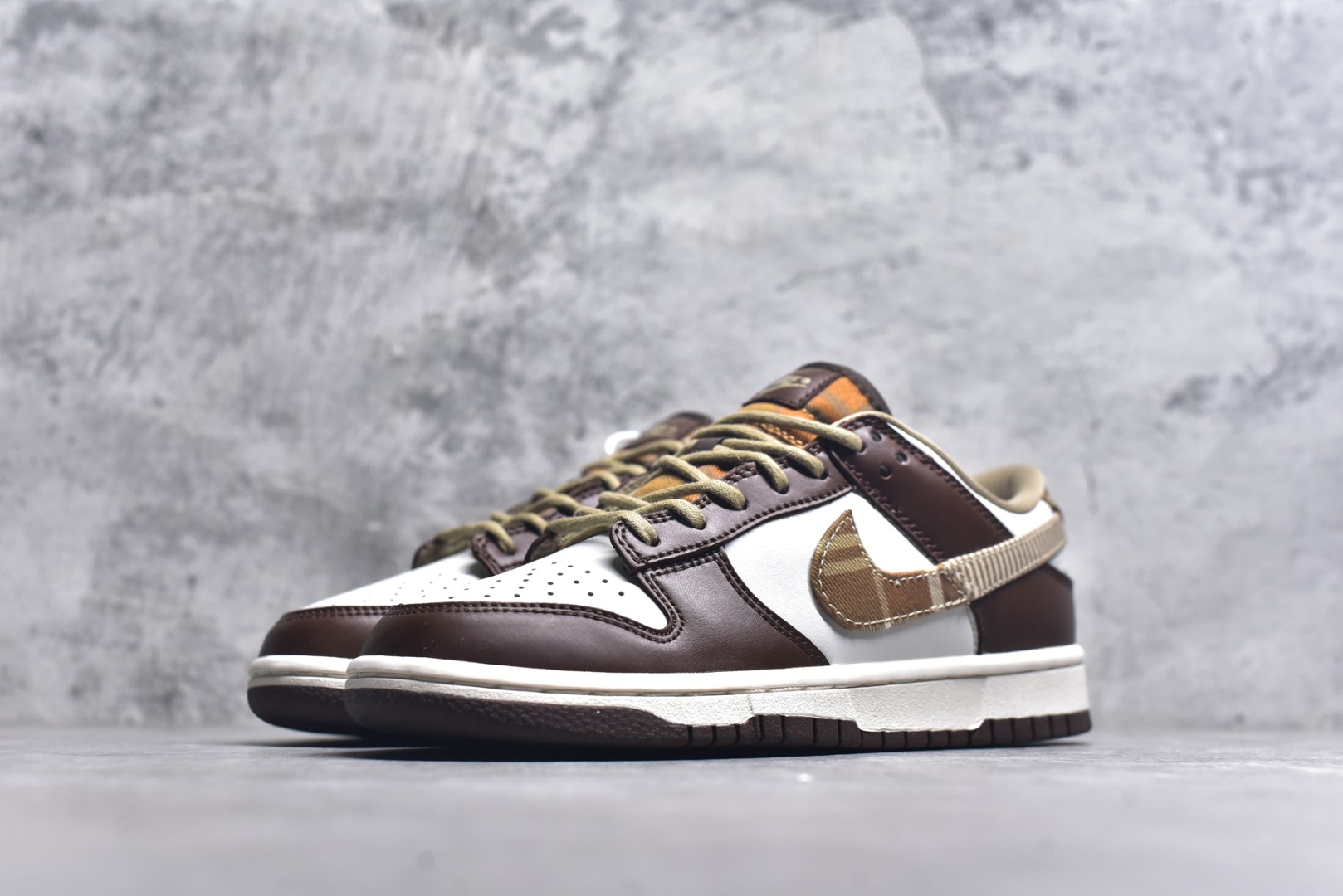 图片[2]-#开学季福利 纯原版本 NK Dunk Low 二十七色 全套原厂楦头原纸板数据档案倾力打造 原汁原味莞产 极致还原 圈内最强针车工艺 高端零售指定版 广东原厂配套原盒原标 鞋盒分三个尺码段 原厂冲刀 超高清洁度 全鞋零毛边皮料切割 采用原厂百宏鞋带以及原厂百宏织唛舌标 内标可供原厂几率过验 进口原装条纹中底布 四线拉帮白色点胶 原厂拉帮手法遵循公司 原厂电绣 尺码：36 36.5 37.5 38 38.5 39 40 40.5 41 42 42.5 43 44 44.5 45 46 47.5-选品中心