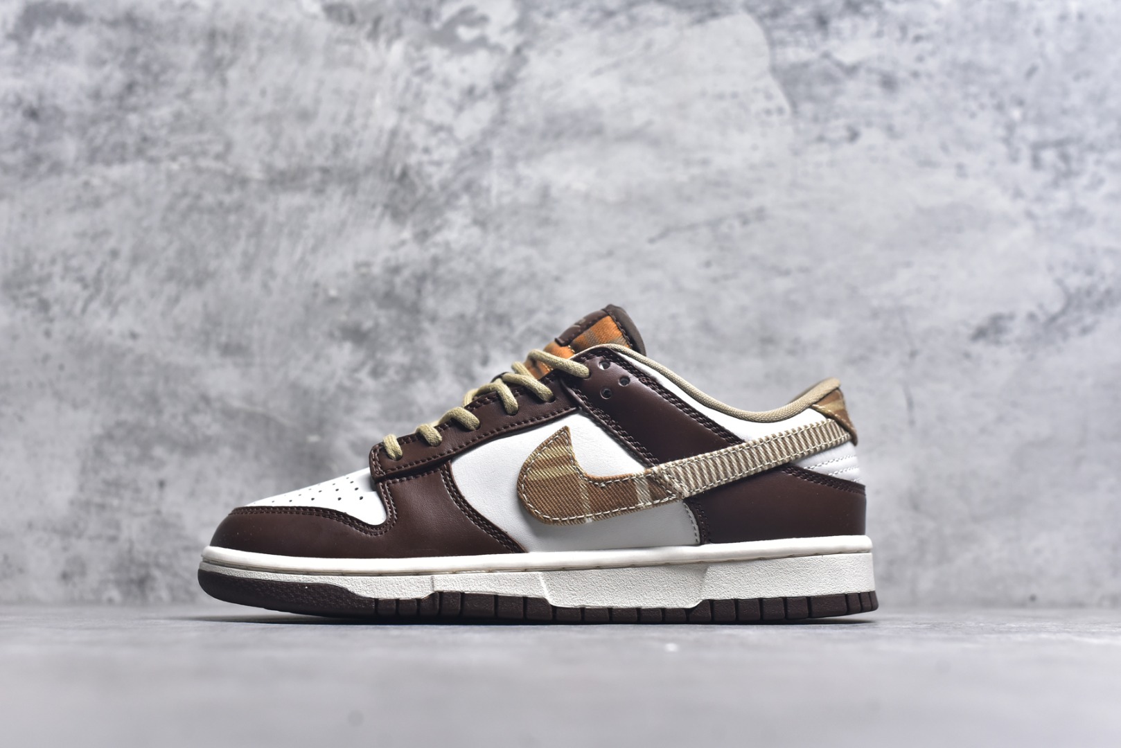 #开学季福利 纯原版本 NK Dunk Low 二十七色 全套原厂楦头原纸板数据档案倾力打造 原汁原味莞产 极致还原 圈内最强针车工艺 高端零售指定版 广东原厂配套原盒原标 鞋盒分三个尺码段 原厂冲刀 超高清洁度 全鞋零毛边皮料切割 采用原厂百宏鞋带以及原厂百宏织唛舌标 内标可供原厂几率过验 进口原装条纹中底布 四线拉帮白色点胶 原厂拉帮手法遵循公司 原厂电绣 尺码：36 36.5 37.5 38 38.5 39 40 40.5 41 42 42.5 43 44 44.5 45 46 47.5-选品中心