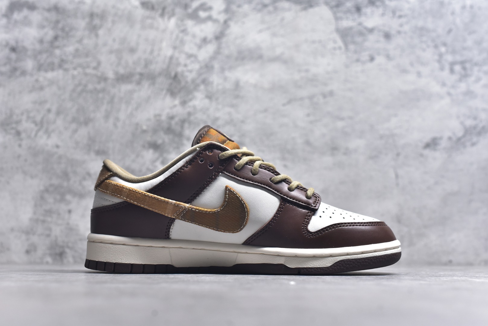 图片[3]-#开学季福利 纯原版本 NK Dunk Low 二十七色 全套原厂楦头原纸板数据档案倾力打造 原汁原味莞产 极致还原 圈内最强针车工艺 高端零售指定版 广东原厂配套原盒原标 鞋盒分三个尺码段 原厂冲刀 超高清洁度 全鞋零毛边皮料切割 采用原厂百宏鞋带以及原厂百宏织唛舌标 内标可供原厂几率过验 进口原装条纹中底布 四线拉帮白色点胶 原厂拉帮手法遵循公司 原厂电绣 尺码：36 36.5 37.5 38 38.5 39 40 40.5 41 42 42.5 43 44 44.5 45 46 47.5-选品中心