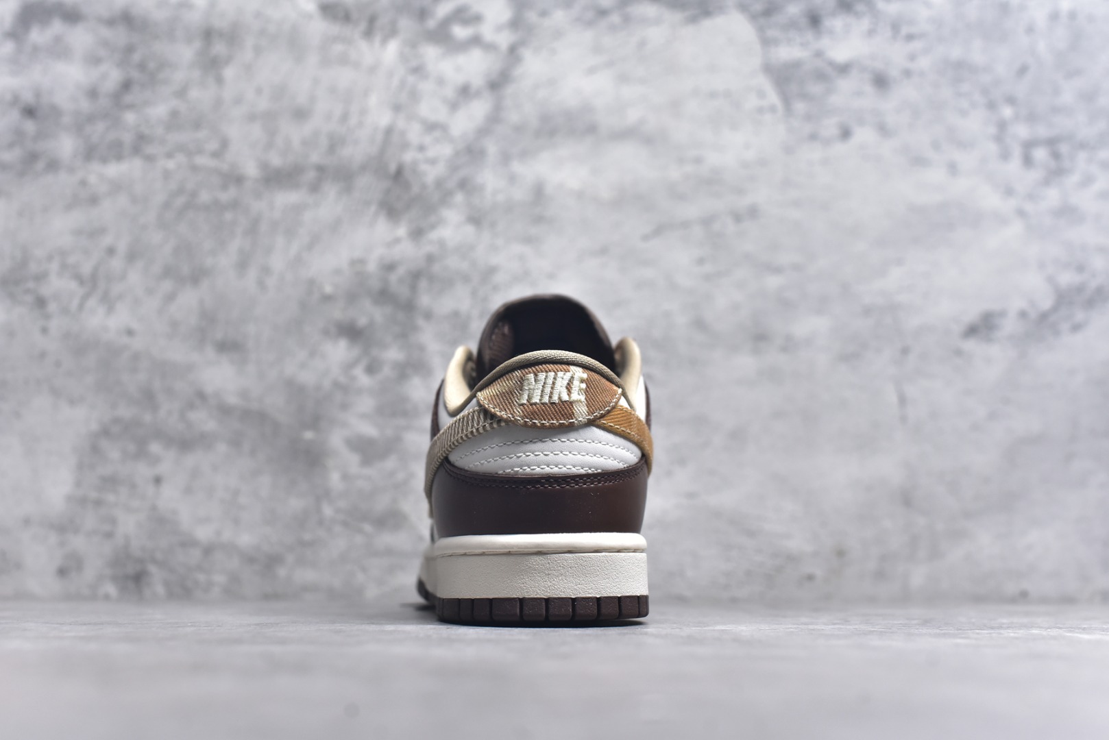 图片[5]-#开学季福利 纯原版本 NK Dunk Low 二十七色 全套原厂楦头原纸板数据档案倾力打造 原汁原味莞产 极致还原 圈内最强针车工艺 高端零售指定版 广东原厂配套原盒原标 鞋盒分三个尺码段 原厂冲刀 超高清洁度 全鞋零毛边皮料切割 采用原厂百宏鞋带以及原厂百宏织唛舌标 内标可供原厂几率过验 进口原装条纹中底布 四线拉帮白色点胶 原厂拉帮手法遵循公司 原厂电绣 尺码：36 36.5 37.5 38 38.5 39 40 40.5 41 42 42.5 43 44 44.5 45 46 47.5-选品中心