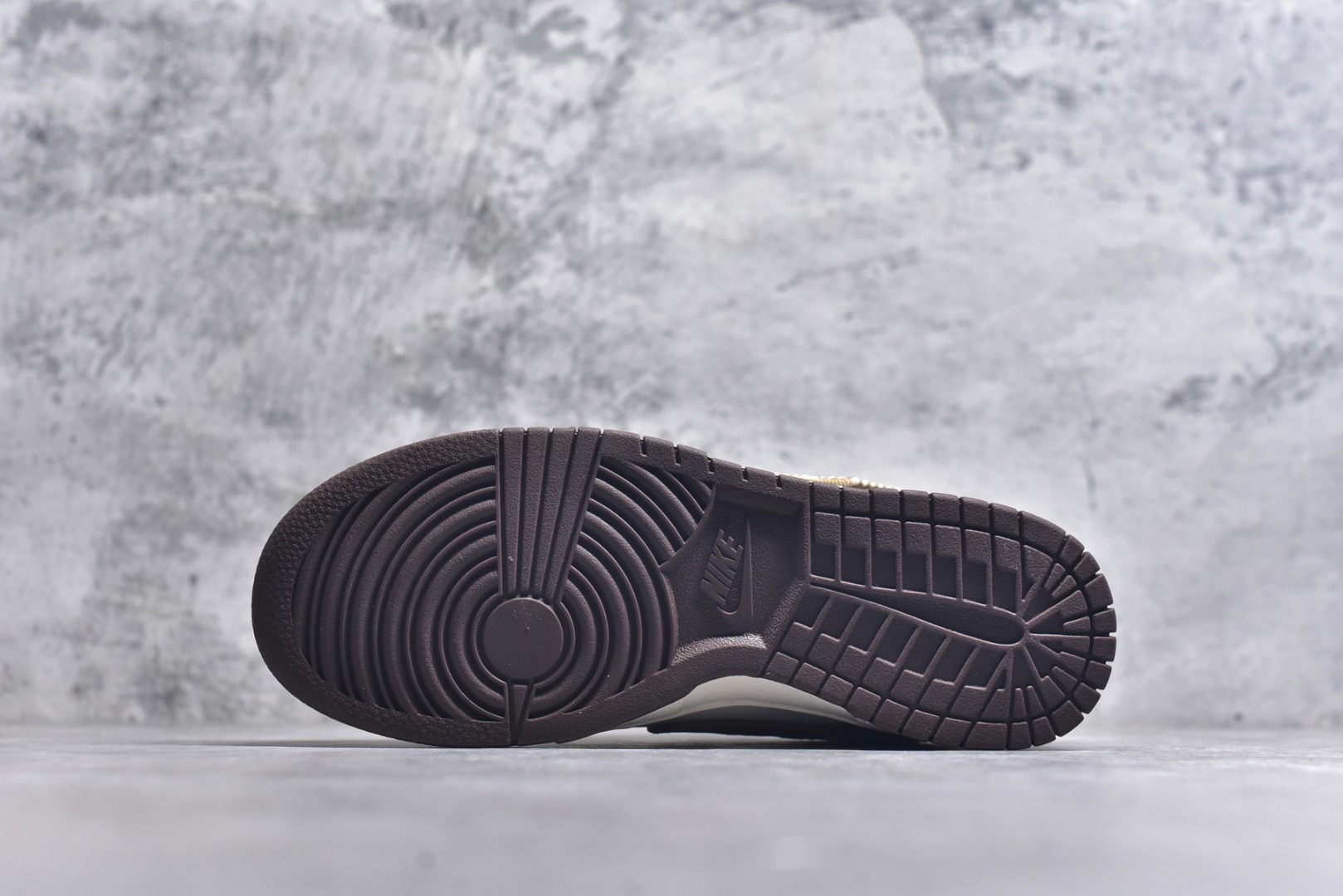 图片[6]-#开学季福利 纯原版本 NK Dunk Low 二十七色 全套原厂楦头原纸板数据档案倾力打造 原汁原味莞产 极致还原 圈内最强针车工艺 高端零售指定版 广东原厂配套原盒原标 鞋盒分三个尺码段 原厂冲刀 超高清洁度 全鞋零毛边皮料切割 采用原厂百宏鞋带以及原厂百宏织唛舌标 内标可供原厂几率过验 进口原装条纹中底布 四线拉帮白色点胶 原厂拉帮手法遵循公司 原厂电绣 尺码：36 36.5 37.5 38 38.5 39 40 40.5 41 42 42.5 43 44 44.5 45 46 47.5-选品中心