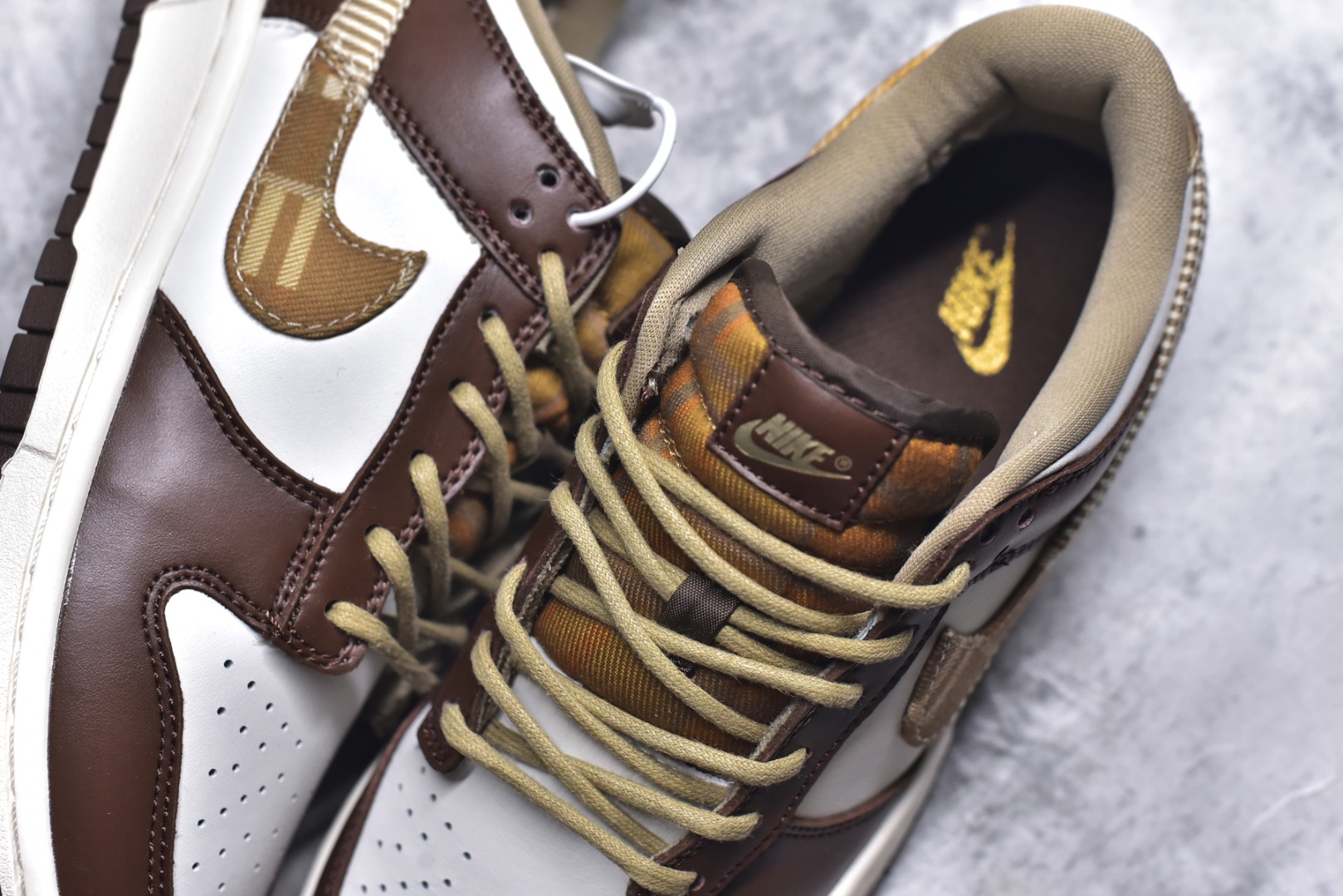 图片[9]-#开学季福利 纯原版本 NK Dunk Low 二十七色 全套原厂楦头原纸板数据档案倾力打造 原汁原味莞产 极致还原 圈内最强针车工艺 高端零售指定版 广东原厂配套原盒原标 鞋盒分三个尺码段 原厂冲刀 超高清洁度 全鞋零毛边皮料切割 采用原厂百宏鞋带以及原厂百宏织唛舌标 内标可供原厂几率过验 进口原装条纹中底布 四线拉帮白色点胶 原厂拉帮手法遵循公司 原厂电绣 尺码：36 36.5 37.5 38 38.5 39 40 40.5 41 42 42.5 43 44 44.5 45 46 47.5-选品中心