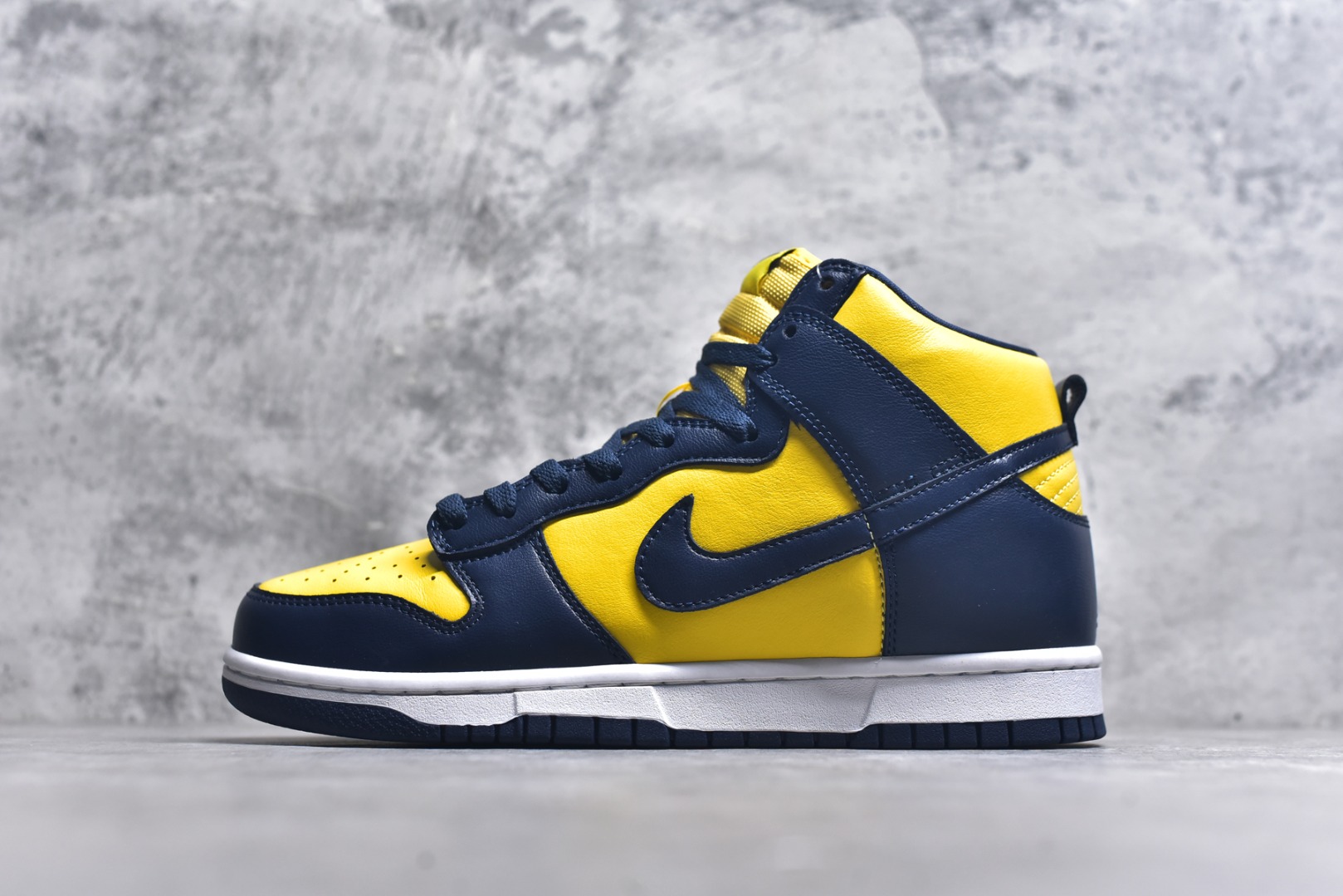 #开学季福利 纯原版本 NK Dunk Low 二十七色 全套原厂楦头原纸板数据档案倾力打造 原汁原味莞产 极致还原 圈内最强针车工艺 高端零售指定版 广东原厂配套原盒原标 鞋盒分三个尺码段 原厂冲刀 超高清洁度 全鞋零毛边皮料切割 采用原厂百宏鞋带以及原厂百宏织唛舌标 内标可供原厂几率过验 进口原装条纹中底布 四线拉帮白色点胶 原厂拉帮手法遵循公司 原厂电绣 尺码：36 36.5 37.5 38 38.5 39 40 40.5 41 42 42.5 43 44 44.5 45 46 47.5-选品中心