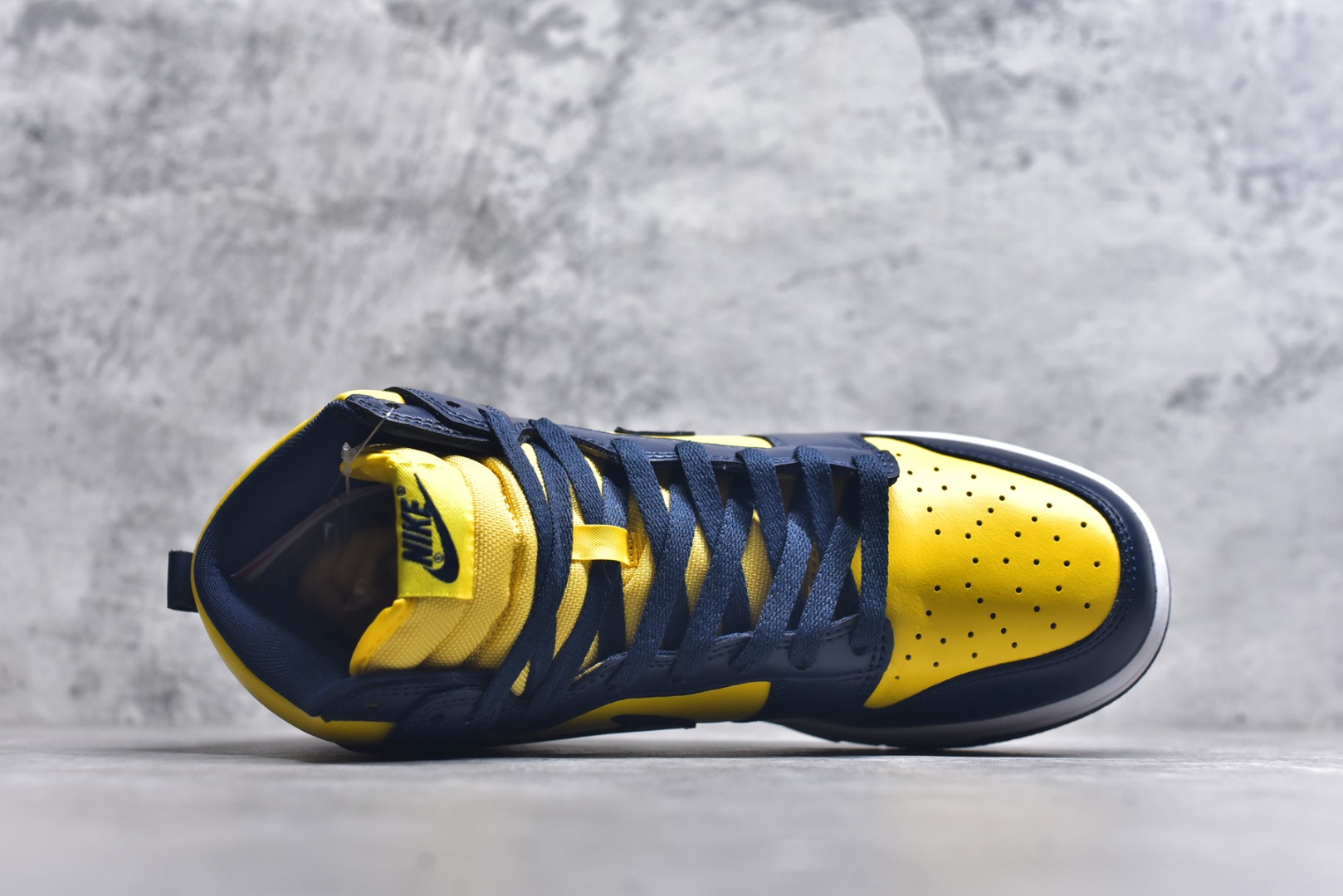 图片[4]-#开学季福利 纯原版本 NK Dunk Low 二十七色 全套原厂楦头原纸板数据档案倾力打造 原汁原味莞产 极致还原 圈内最强针车工艺 高端零售指定版 广东原厂配套原盒原标 鞋盒分三个尺码段 原厂冲刀 超高清洁度 全鞋零毛边皮料切割 采用原厂百宏鞋带以及原厂百宏织唛舌标 内标可供原厂几率过验 进口原装条纹中底布 四线拉帮白色点胶 原厂拉帮手法遵循公司 原厂电绣 尺码：36 36.5 37.5 38 38.5 39 40 40.5 41 42 42.5 43 44 44.5 45 46 47.5-选品中心