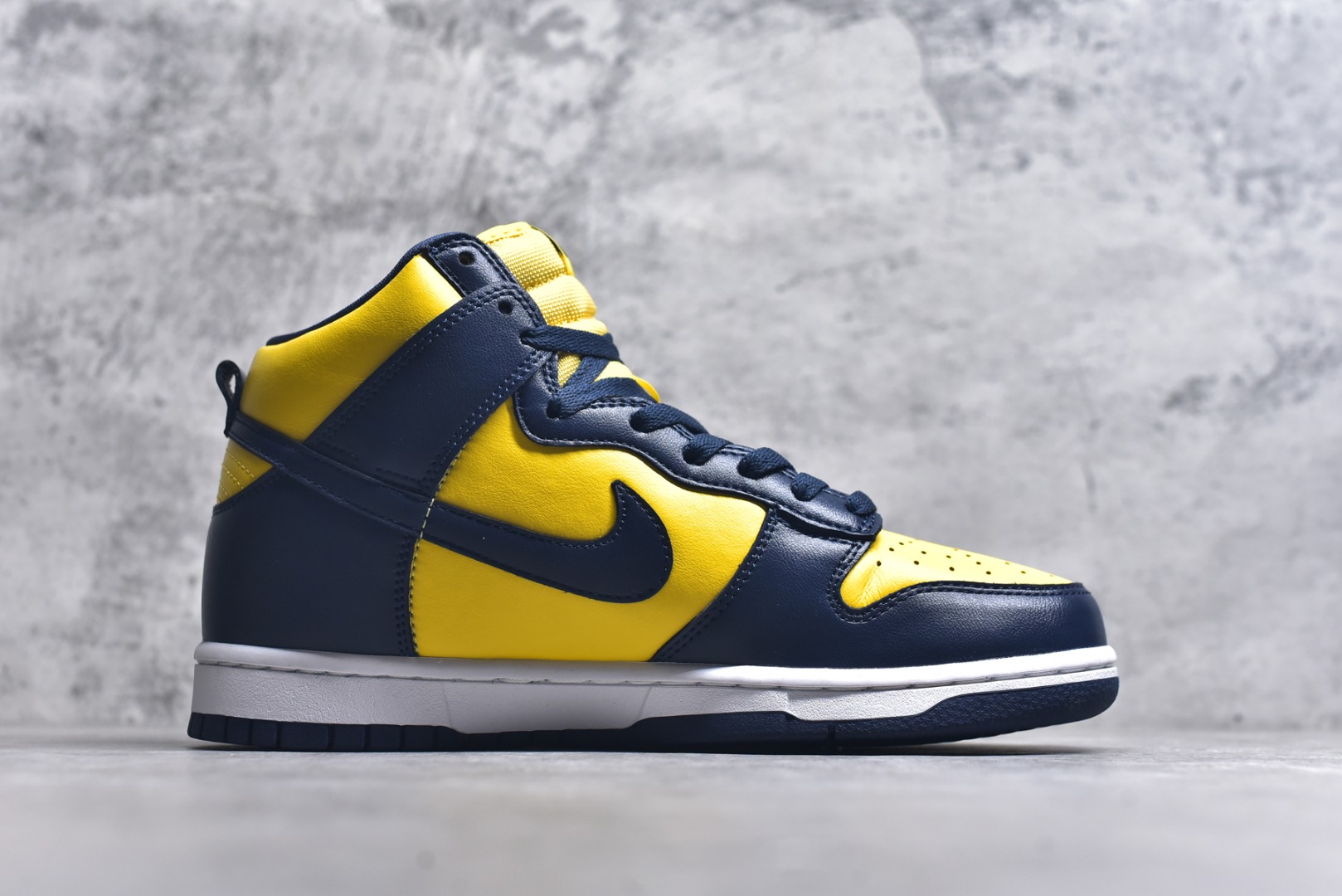 图片[3]-#开学季福利 纯原版本 NK Dunk Low 二十七色 全套原厂楦头原纸板数据档案倾力打造 原汁原味莞产 极致还原 圈内最强针车工艺 高端零售指定版 广东原厂配套原盒原标 鞋盒分三个尺码段 原厂冲刀 超高清洁度 全鞋零毛边皮料切割 采用原厂百宏鞋带以及原厂百宏织唛舌标 内标可供原厂几率过验 进口原装条纹中底布 四线拉帮白色点胶 原厂拉帮手法遵循公司 原厂电绣 尺码：36 36.5 37.5 38 38.5 39 40 40.5 41 42 42.5 43 44 44.5 45 46 47.5-选品中心