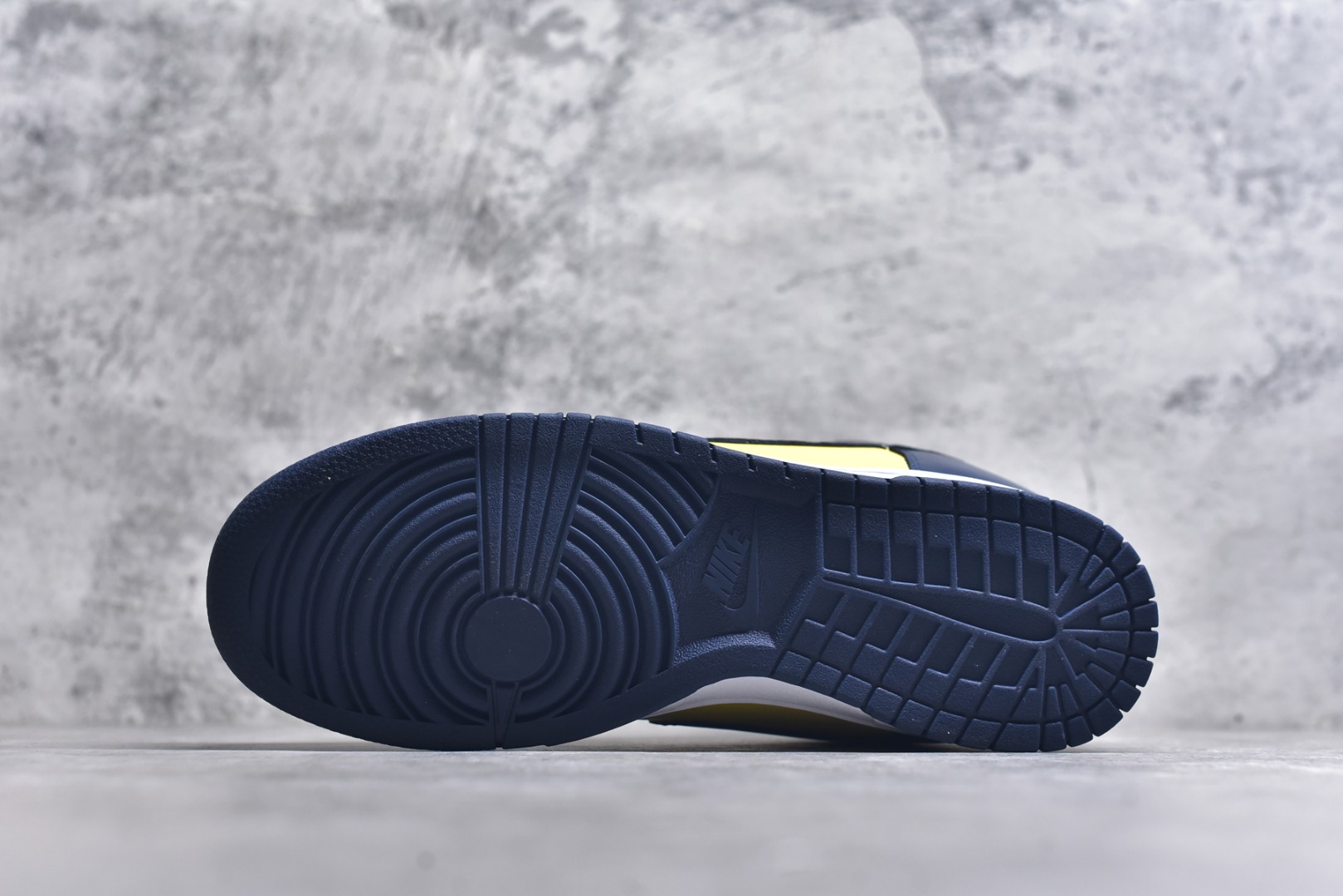 图片[6]-#开学季福利 纯原版本 NK Dunk Low 二十七色 全套原厂楦头原纸板数据档案倾力打造 原汁原味莞产 极致还原 圈内最强针车工艺 高端零售指定版 广东原厂配套原盒原标 鞋盒分三个尺码段 原厂冲刀 超高清洁度 全鞋零毛边皮料切割 采用原厂百宏鞋带以及原厂百宏织唛舌标 内标可供原厂几率过验 进口原装条纹中底布 四线拉帮白色点胶 原厂拉帮手法遵循公司 原厂电绣 尺码：36 36.5 37.5 38 38.5 39 40 40.5 41 42 42.5 43 44 44.5 45 46 47.5-选品中心