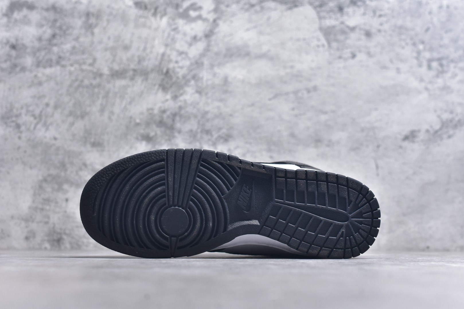 图片[6]-#开学季福利 纯原版本 NK Dunk Low 二十七色 全套原厂楦头原纸板数据档案倾力打造 原汁原味莞产 极致还原 圈内最强针车工艺 高端零售指定版 广东原厂配套原盒原标 鞋盒分三个尺码段 原厂冲刀 超高清洁度 全鞋零毛边皮料切割 采用原厂百宏鞋带以及原厂百宏织唛舌标 内标可供原厂几率过验 进口原装条纹中底布 四线拉帮白色点胶 原厂拉帮手法遵循公司 原厂电绣 尺码：36 36.5 37.5 38 38.5 39 40 40.5 41 42 42.5 43 44 44.5 45 46 47.5-选品中心