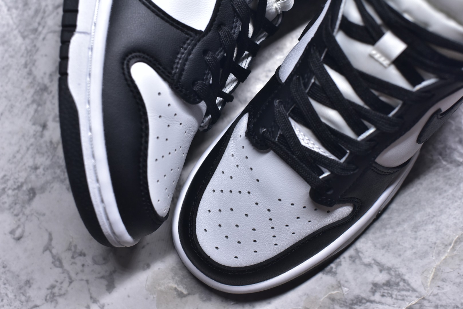 图片[8]-#开学季福利 纯原版本 NK Dunk Low 二十七色 全套原厂楦头原纸板数据档案倾力打造 原汁原味莞产 极致还原 圈内最强针车工艺 高端零售指定版 广东原厂配套原盒原标 鞋盒分三个尺码段 原厂冲刀 超高清洁度 全鞋零毛边皮料切割 采用原厂百宏鞋带以及原厂百宏织唛舌标 内标可供原厂几率过验 进口原装条纹中底布 四线拉帮白色点胶 原厂拉帮手法遵循公司 原厂电绣 尺码：36 36.5 37.5 38 38.5 39 40 40.5 41 42 42.5 43 44 44.5 45 46 47.5-选品中心