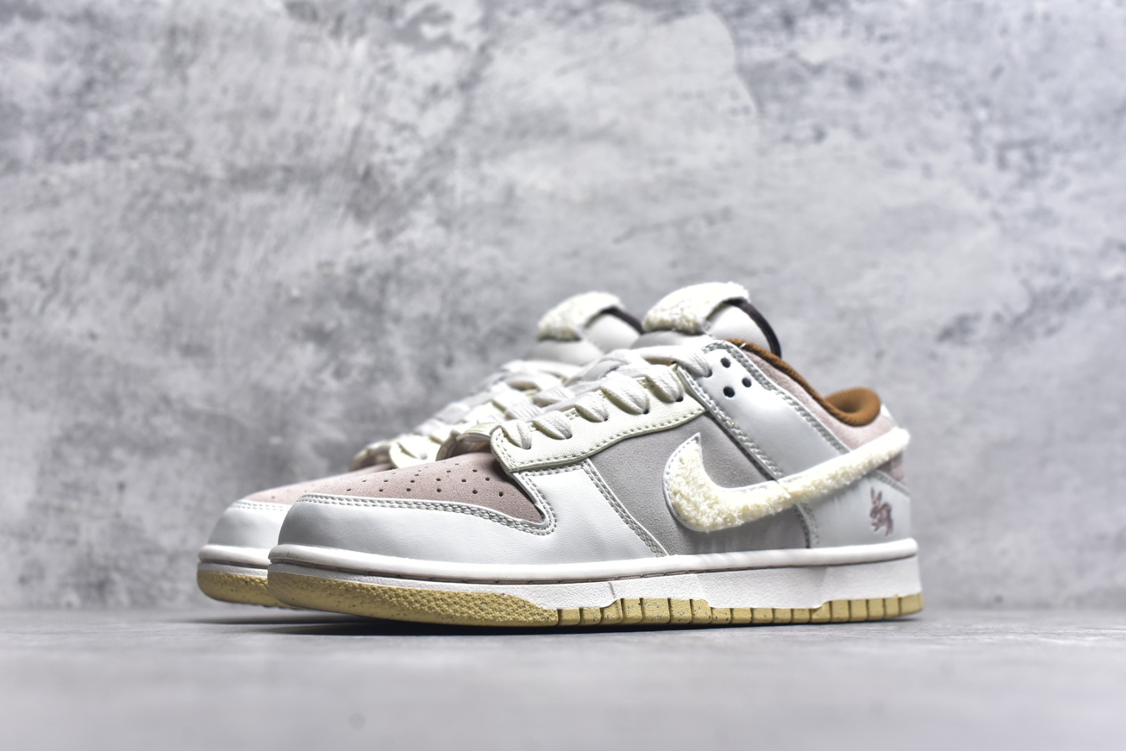 图片[2]-#开学季福利 纯原版本 NK Dunk Low 二十七色 全套原厂楦头原纸板数据档案倾力打造 原汁原味莞产 极致还原 圈内最强针车工艺 高端零售指定版 广东原厂配套原盒原标 鞋盒分三个尺码段 原厂冲刀 超高清洁度 全鞋零毛边皮料切割 采用原厂百宏鞋带以及原厂百宏织唛舌标 内标可供原厂几率过验 进口原装条纹中底布 四线拉帮白色点胶 原厂拉帮手法遵循公司 原厂电绣 尺码：36 36.5 37.5 38 38.5 39 40 40.5 41 42 42.5 43 44 44.5 45 46 47.5-选品中心