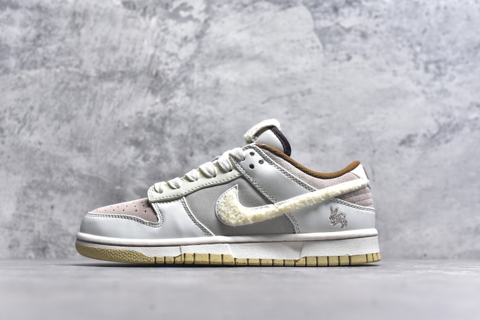 #开学季福利 纯原版本 NK Dunk Low 二十七色 全套原厂楦头原纸板数据档案倾力打造 原汁原味莞产 极致还原 圈内最强针车工艺 高端零售指定版 广东原厂配套原盒原标 鞋盒分三个尺码段 原厂冲刀 超高清洁度 全鞋零毛边皮料切割 采用原厂百宏鞋带以及原厂百宏织唛舌标 内标可供原厂几率过验 进口原装条纹中底布 四线拉帮白色点胶 原厂拉帮手法遵循公司 原厂电绣 尺码：36 36.5 37.5 38 38.5 39 40 40.5 41 42 42.5 43 44 44.5 45 46 47.5-选品中心