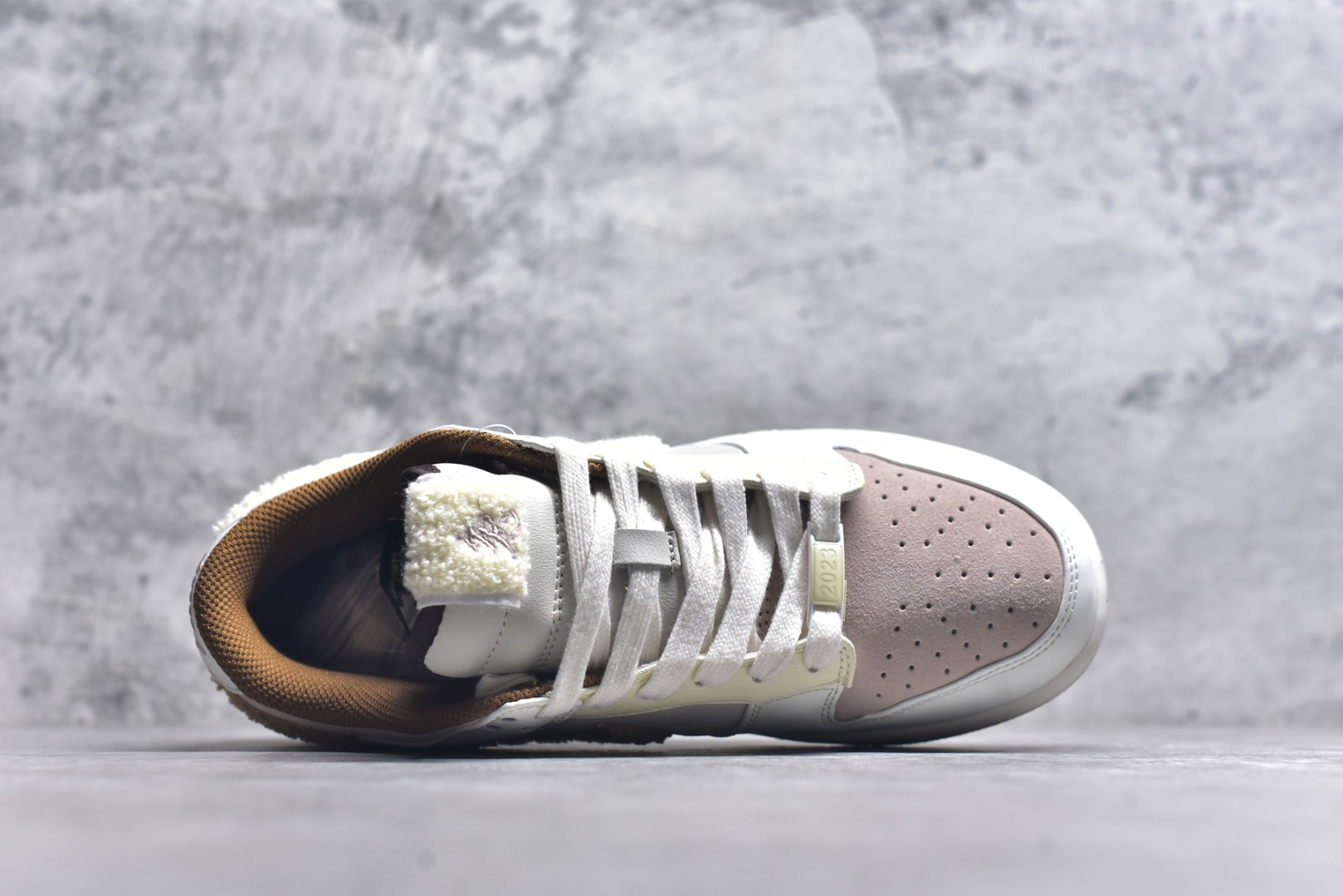 图片[4]-#开学季福利 纯原版本 NK Dunk Low 二十七色 全套原厂楦头原纸板数据档案倾力打造 原汁原味莞产 极致还原 圈内最强针车工艺 高端零售指定版 广东原厂配套原盒原标 鞋盒分三个尺码段 原厂冲刀 超高清洁度 全鞋零毛边皮料切割 采用原厂百宏鞋带以及原厂百宏织唛舌标 内标可供原厂几率过验 进口原装条纹中底布 四线拉帮白色点胶 原厂拉帮手法遵循公司 原厂电绣 尺码：36 36.5 37.5 38 38.5 39 40 40.5 41 42 42.5 43 44 44.5 45 46 47.5-选品中心