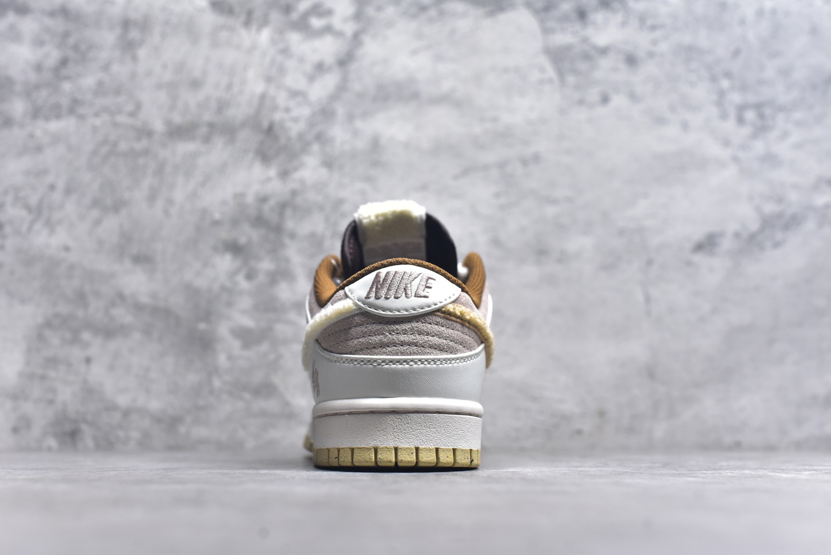 图片[5]-#开学季福利 纯原版本 NK Dunk Low 二十七色 全套原厂楦头原纸板数据档案倾力打造 原汁原味莞产 极致还原 圈内最强针车工艺 高端零售指定版 广东原厂配套原盒原标 鞋盒分三个尺码段 原厂冲刀 超高清洁度 全鞋零毛边皮料切割 采用原厂百宏鞋带以及原厂百宏织唛舌标 内标可供原厂几率过验 进口原装条纹中底布 四线拉帮白色点胶 原厂拉帮手法遵循公司 原厂电绣 尺码：36 36.5 37.5 38 38.5 39 40 40.5 41 42 42.5 43 44 44.5 45 46 47.5-选品中心