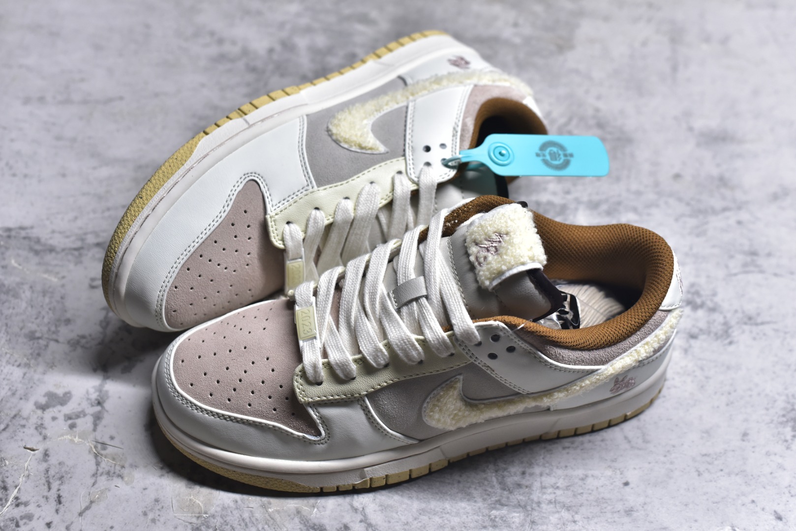 图片[7]-#开学季福利 纯原版本 NK Dunk Low 二十七色 全套原厂楦头原纸板数据档案倾力打造 原汁原味莞产 极致还原 圈内最强针车工艺 高端零售指定版 广东原厂配套原盒原标 鞋盒分三个尺码段 原厂冲刀 超高清洁度 全鞋零毛边皮料切割 采用原厂百宏鞋带以及原厂百宏织唛舌标 内标可供原厂几率过验 进口原装条纹中底布 四线拉帮白色点胶 原厂拉帮手法遵循公司 原厂电绣 尺码：36 36.5 37.5 38 38.5 39 40 40.5 41 42 42.5 43 44 44.5 45 46 47.5-选品中心