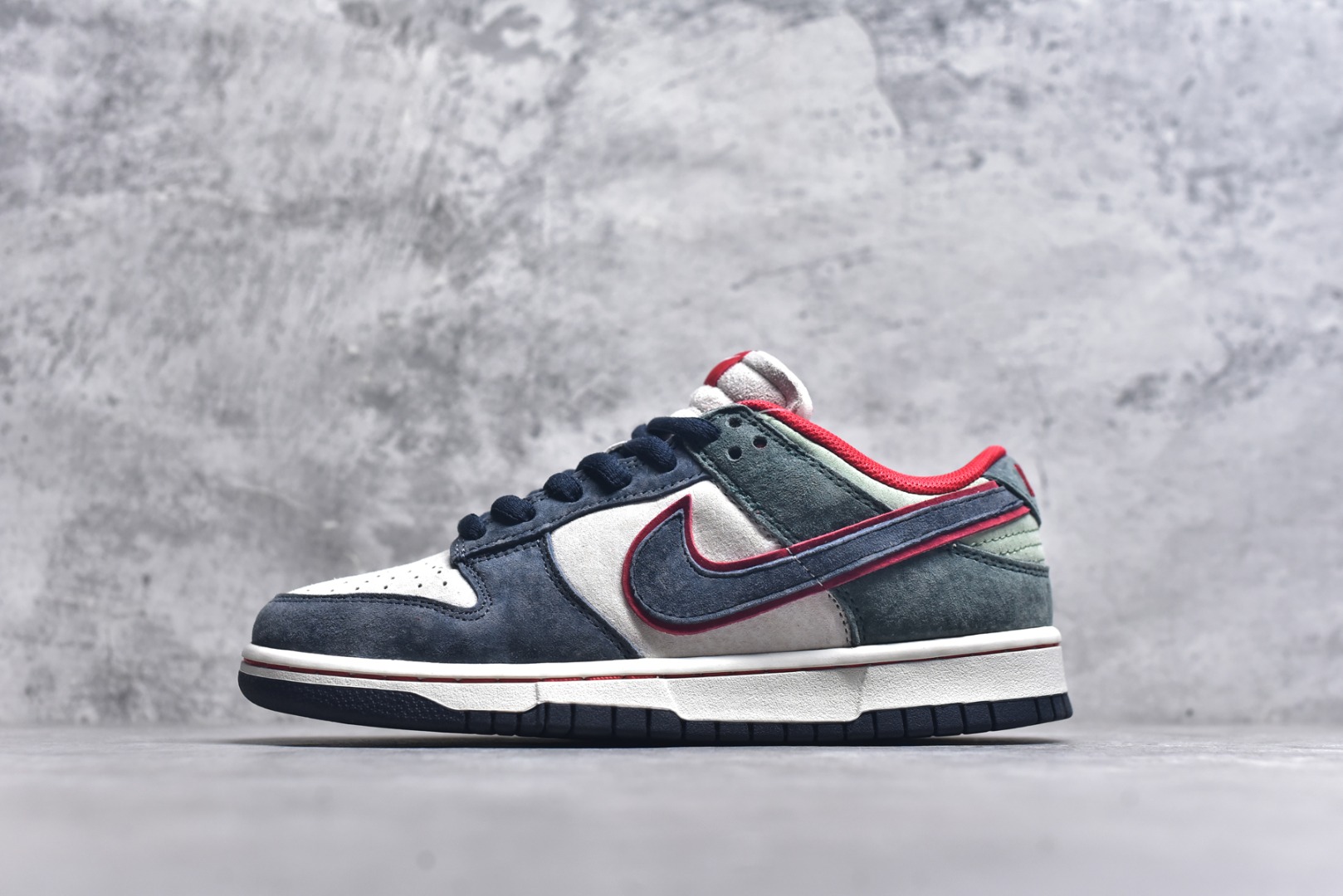 #开学季福利 纯原版本 NK Dunk Low 二十七色 全套原厂楦头原纸板数据档案倾力打造 原汁原味莞产 极致还原 圈内最强针车工艺 高端零售指定版 广东原厂配套原盒原标 鞋盒分三个尺码段 原厂冲刀 超高清洁度 全鞋零毛边皮料切割 采用原厂百宏鞋带以及原厂百宏织唛舌标 内标可供原厂几率过验 进口原装条纹中底布 四线拉帮白色点胶 原厂拉帮手法遵循公司 原厂电绣 尺码：36 36.5 37.5 38 38.5 39 40 40.5 41 42 42.5 43 44 44.5 45 46 47.5-选品中心