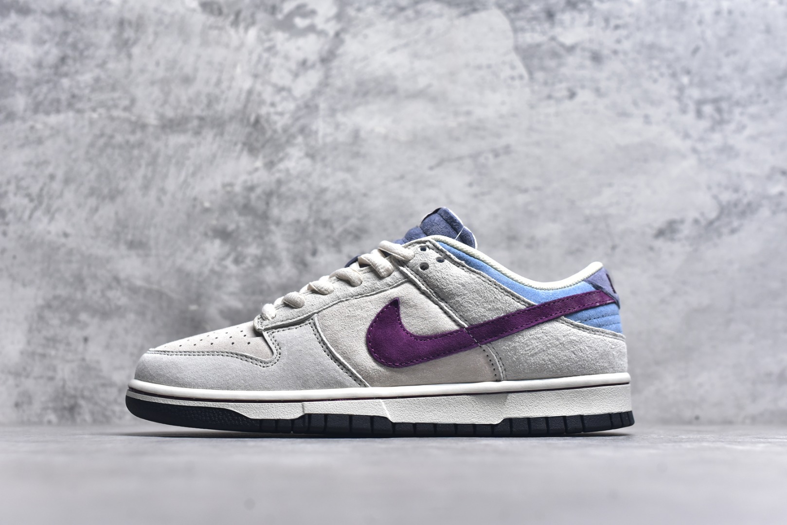 #开学季福利 纯原版本 NK Dunk Low 二十七色 全套原厂楦头原纸板数据档案倾力打造 原汁原味莞产 极致还原 圈内最强针车工艺 高端零售指定版 广东原厂配套原盒原标 鞋盒分三个尺码段 原厂冲刀 超高清洁度 全鞋零毛边皮料切割 采用原厂百宏鞋带以及原厂百宏织唛舌标 内标可供原厂几率过验 进口原装条纹中底布 四线拉帮白色点胶 原厂拉帮手法遵循公司 原厂电绣 尺码：36 36.5 37.5 38 38.5 39 40 40.5 41 42 42.5 43 44 44.5 45 46 47.5-选品中心