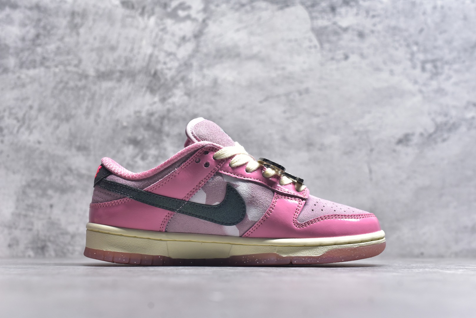 图片[3]-#开学季福利 纯原版本 NK Dunk Low 二十七色 全套原厂楦头原纸板数据档案倾力打造 原汁原味莞产 极致还原 圈内最强针车工艺 高端零售指定版 广东原厂配套原盒原标 鞋盒分三个尺码段 原厂冲刀 超高清洁度 全鞋零毛边皮料切割 采用原厂百宏鞋带以及原厂百宏织唛舌标 内标可供原厂几率过验 进口原装条纹中底布 四线拉帮白色点胶 原厂拉帮手法遵循公司 原厂电绣 尺码：36 36.5 37.5 38 38.5 39 40 40.5 41 42 42.5 43 44 44.5 45 46 47.5-选品中心