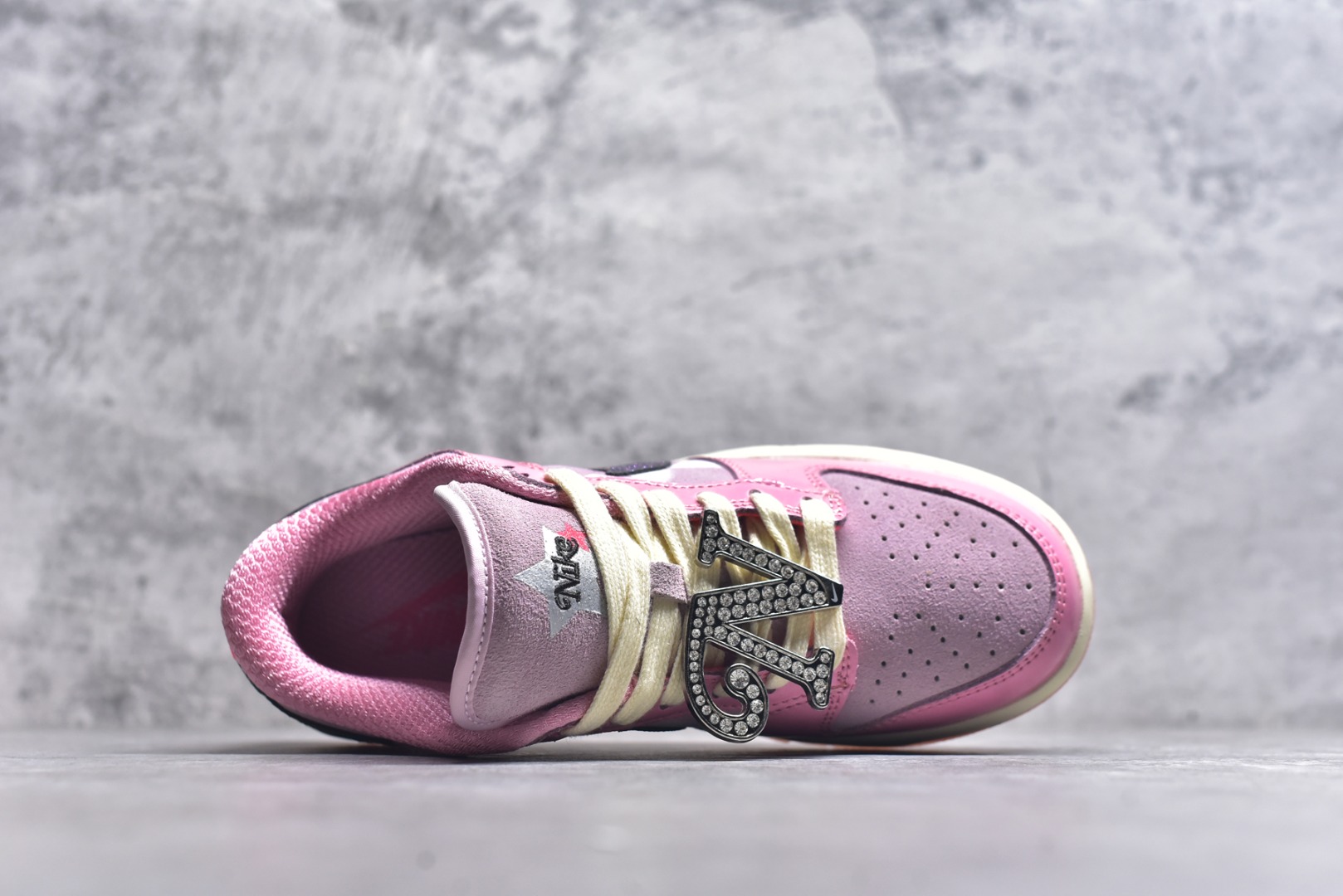 图片[4]-#开学季福利 纯原版本 NK Dunk Low 二十七色 全套原厂楦头原纸板数据档案倾力打造 原汁原味莞产 极致还原 圈内最强针车工艺 高端零售指定版 广东原厂配套原盒原标 鞋盒分三个尺码段 原厂冲刀 超高清洁度 全鞋零毛边皮料切割 采用原厂百宏鞋带以及原厂百宏织唛舌标 内标可供原厂几率过验 进口原装条纹中底布 四线拉帮白色点胶 原厂拉帮手法遵循公司 原厂电绣 尺码：36 36.5 37.5 38 38.5 39 40 40.5 41 42 42.5 43 44 44.5 45 46 47.5-选品中心