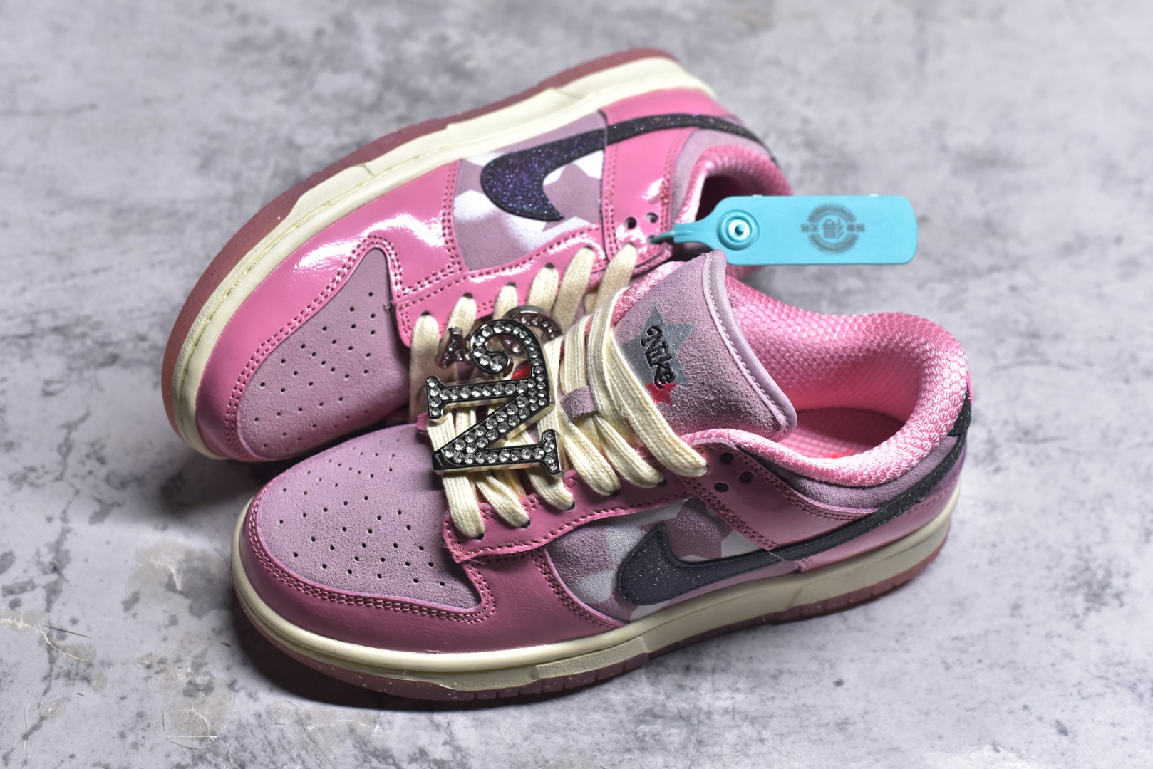 图片[7]-#开学季福利 纯原版本 NK Dunk Low 二十七色 全套原厂楦头原纸板数据档案倾力打造 原汁原味莞产 极致还原 圈内最强针车工艺 高端零售指定版 广东原厂配套原盒原标 鞋盒分三个尺码段 原厂冲刀 超高清洁度 全鞋零毛边皮料切割 采用原厂百宏鞋带以及原厂百宏织唛舌标 内标可供原厂几率过验 进口原装条纹中底布 四线拉帮白色点胶 原厂拉帮手法遵循公司 原厂电绣 尺码：36 36.5 37.5 38 38.5 39 40 40.5 41 42 42.5 43 44 44.5 45 46 47.5-选品中心