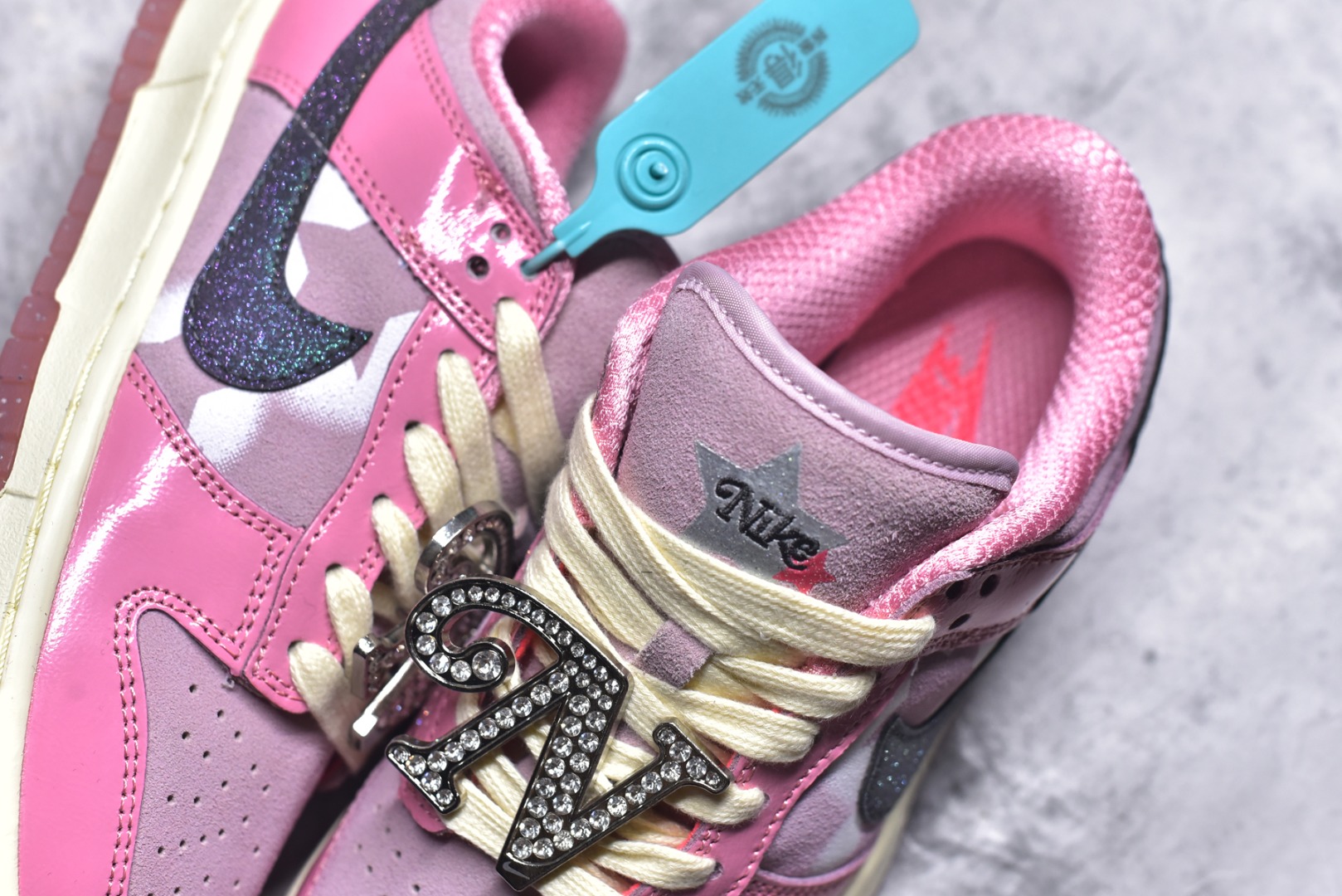 图片[9]-#开学季福利 纯原版本 NK Dunk Low 二十七色 全套原厂楦头原纸板数据档案倾力打造 原汁原味莞产 极致还原 圈内最强针车工艺 高端零售指定版 广东原厂配套原盒原标 鞋盒分三个尺码段 原厂冲刀 超高清洁度 全鞋零毛边皮料切割 采用原厂百宏鞋带以及原厂百宏织唛舌标 内标可供原厂几率过验 进口原装条纹中底布 四线拉帮白色点胶 原厂拉帮手法遵循公司 原厂电绣 尺码：36 36.5 37.5 38 38.5 39 40 40.5 41 42 42.5 43 44 44.5 45 46 47.5-选品中心