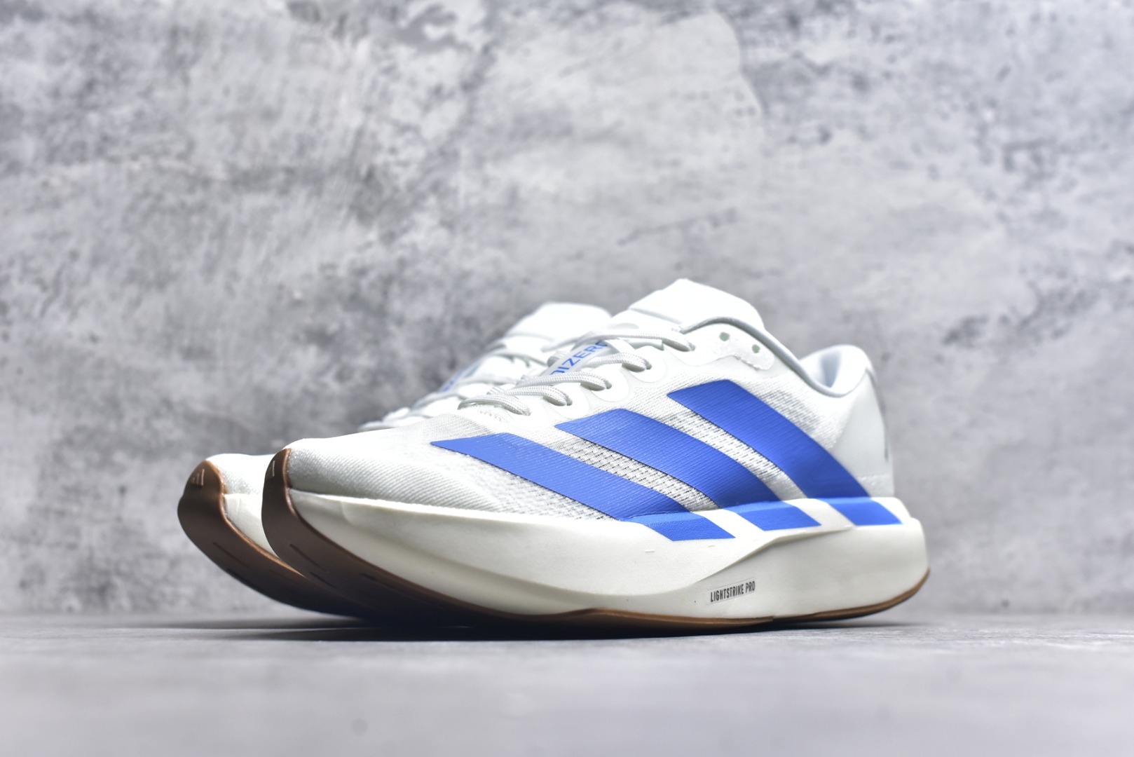 图片[2]-#Adidas Adizero Evo SL JS4454 阿迪超轻透气缓震跑鞋 #以令人难以置信的138克重量，刷新了跑鞋轻量化的记录，阿迪在材料科学和工艺技术上的深厚积累。 #全新鞋款采用Lightweight Upper材料，让穿着者几乎能够体验到一种\”裸足\”的感觉 尺码：36 36.5 37 38 38.5 39 40 40.5 41 42 42.5 43 44 44.5 45-选品中心