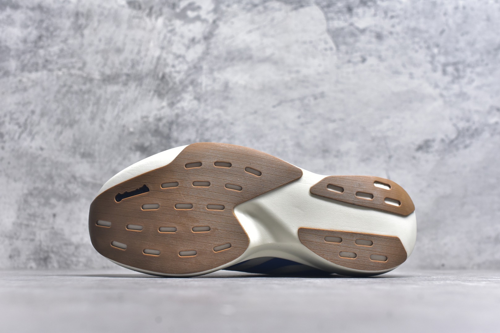 图片[6]-#Adidas Adizero Evo SL JS4454 阿迪超轻透气缓震跑鞋 #以令人难以置信的138克重量，刷新了跑鞋轻量化的记录，阿迪在材料科学和工艺技术上的深厚积累。 #全新鞋款采用Lightweight Upper材料，让穿着者几乎能够体验到一种\”裸足\”的感觉 尺码：36 36.5 37 38 38.5 39 40 40.5 41 42 42.5 43 44 44.5 45-选品中心