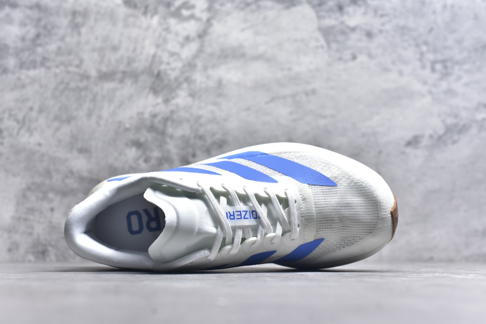 图片[4]-#Adidas Adizero Evo SL JS4454 阿迪超轻透气缓震跑鞋 #以令人难以置信的138克重量，刷新了跑鞋轻量化的记录，阿迪在材料科学和工艺技术上的深厚积累。 #全新鞋款采用Lightweight Upper材料，让穿着者几乎能够体验到一种\”裸足\”的感觉 尺码：36 36.5 37 38 38.5 39 40 40.5 41 42 42.5 43 44 44.5 45-选品中心