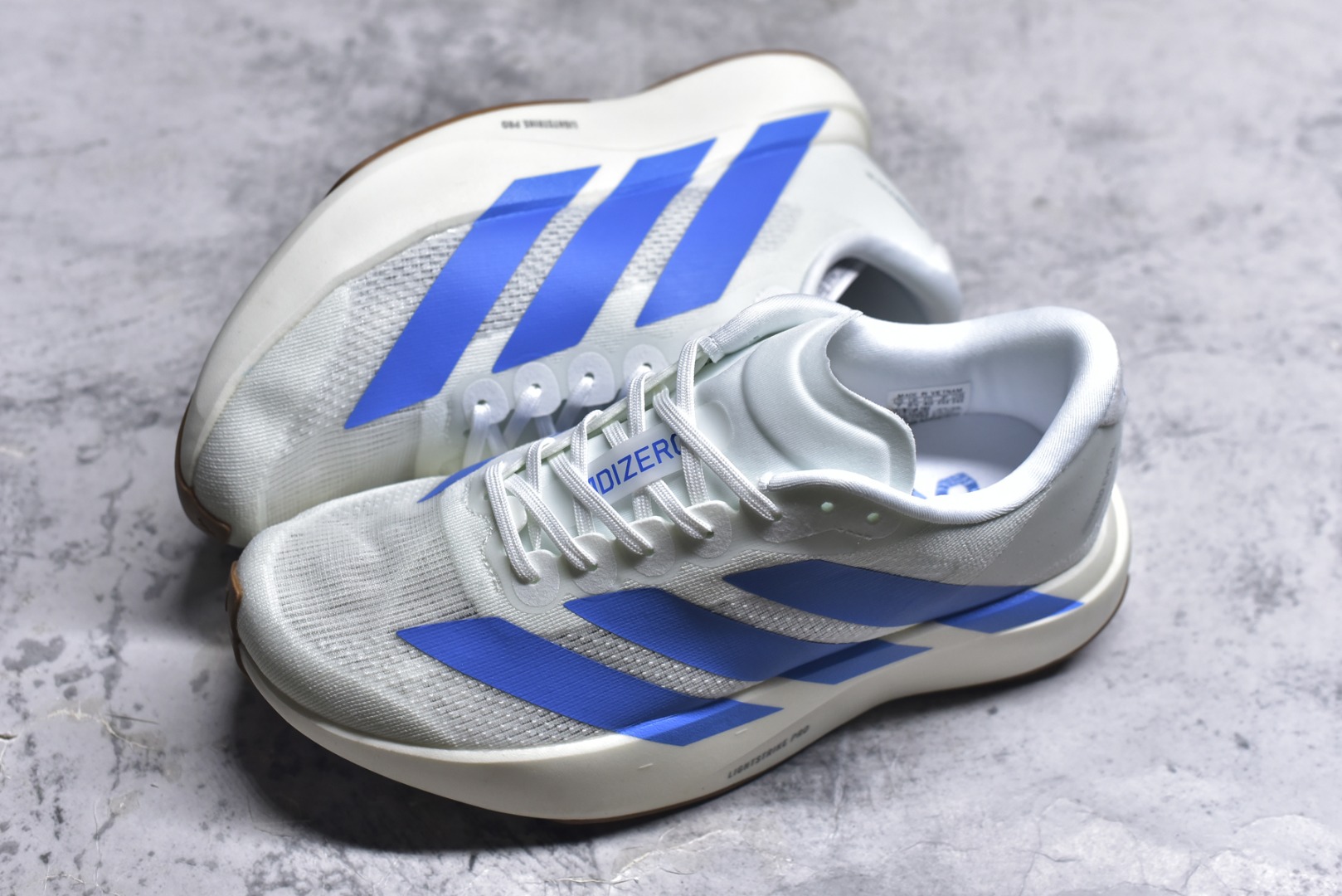 图片[7]-#Adidas Adizero Evo SL JS4454 阿迪超轻透气缓震跑鞋 #以令人难以置信的138克重量，刷新了跑鞋轻量化的记录，阿迪在材料科学和工艺技术上的深厚积累。 #全新鞋款采用Lightweight Upper材料，让穿着者几乎能够体验到一种\”裸足\”的感觉 尺码：36 36.5 37 38 38.5 39 40 40.5 41 42 42.5 43 44 44.5 45-选品中心
