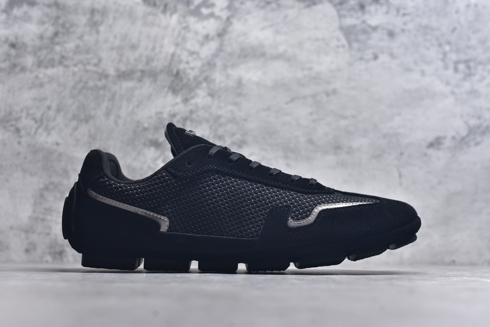 图片[3]-#LV路易威登 L家 驴牌 最新Rally系列 网面 休闲 运动鞋 豆豆鞋 原版购入开发 做货 本款 LV Rally 运动鞋拼接绒面牛皮革和网格面料，为驾驶鞋构型融入橡胶垫外底，成就舒软与轻盈兼备的摩登之选。侧面 LV 字母、后部手写体路易威登标识，以及鞋舌与外底的 Vuitton 标识共同烙下品牌印记 配送专柜精美包装🛍📦 ▪️面料： 原版定制进口网面+牛皮 ▪️内里： 原版定制透气网里 ▪️大底： 原版开模防滑橡胶材质 ▪️底厚： 2CM ▪️尺码： 男款39-45-选品中心