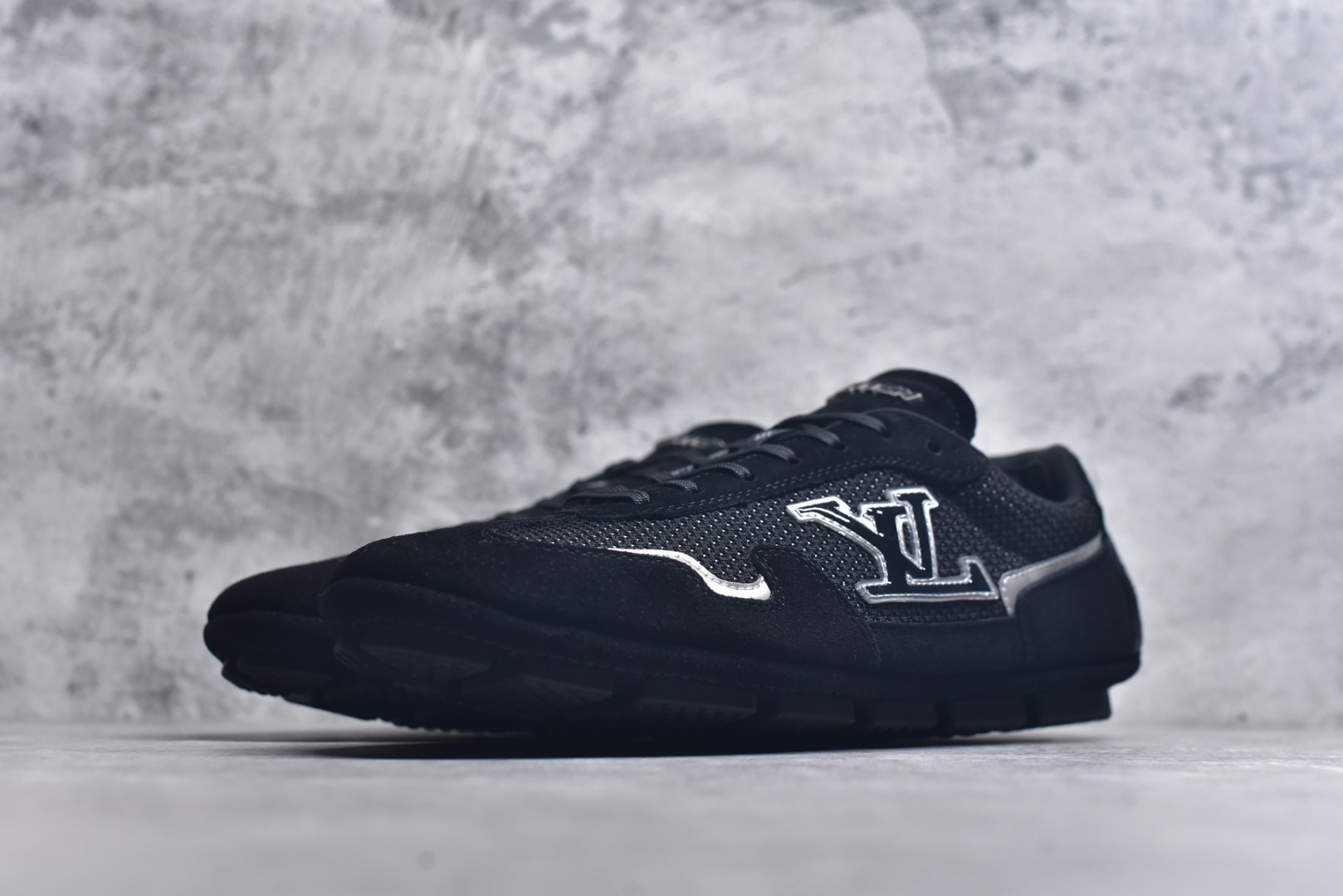 图片[2]-#LV路易威登 L家 驴牌 最新Rally系列 网面 休闲 运动鞋 豆豆鞋 原版购入开发 做货 本款 LV Rally 运动鞋拼接绒面牛皮革和网格面料，为驾驶鞋构型融入橡胶垫外底，成就舒软与轻盈兼备的摩登之选。侧面 LV 字母、后部手写体路易威登标识，以及鞋舌与外底的 Vuitton 标识共同烙下品牌印记 配送专柜精美包装🛍📦 ▪️面料： 原版定制进口网面+牛皮 ▪️内里： 原版定制透气网里 ▪️大底： 原版开模防滑橡胶材质 ▪️底厚： 2CM ▪️尺码： 男款39-45-选品中心