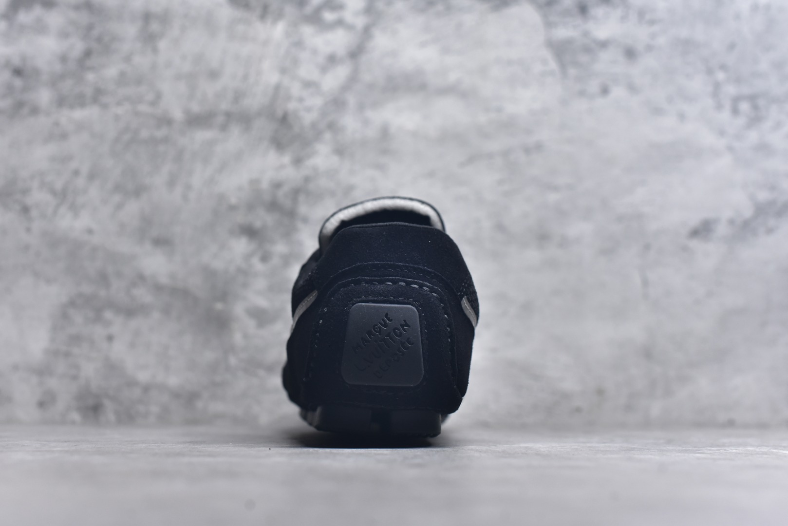 图片[5]-#LV路易威登 L家 驴牌 最新Rally系列 网面 休闲 运动鞋 豆豆鞋 原版购入开发 做货 本款 LV Rally 运动鞋拼接绒面牛皮革和网格面料，为驾驶鞋构型融入橡胶垫外底，成就舒软与轻盈兼备的摩登之选。侧面 LV 字母、后部手写体路易威登标识，以及鞋舌与外底的 Vuitton 标识共同烙下品牌印记 配送专柜精美包装🛍📦 ▪️面料： 原版定制进口网面+牛皮 ▪️内里： 原版定制透气网里 ▪️大底： 原版开模防滑橡胶材质 ▪️底厚： 2CM ▪️尺码： 男款39-45-选品中心