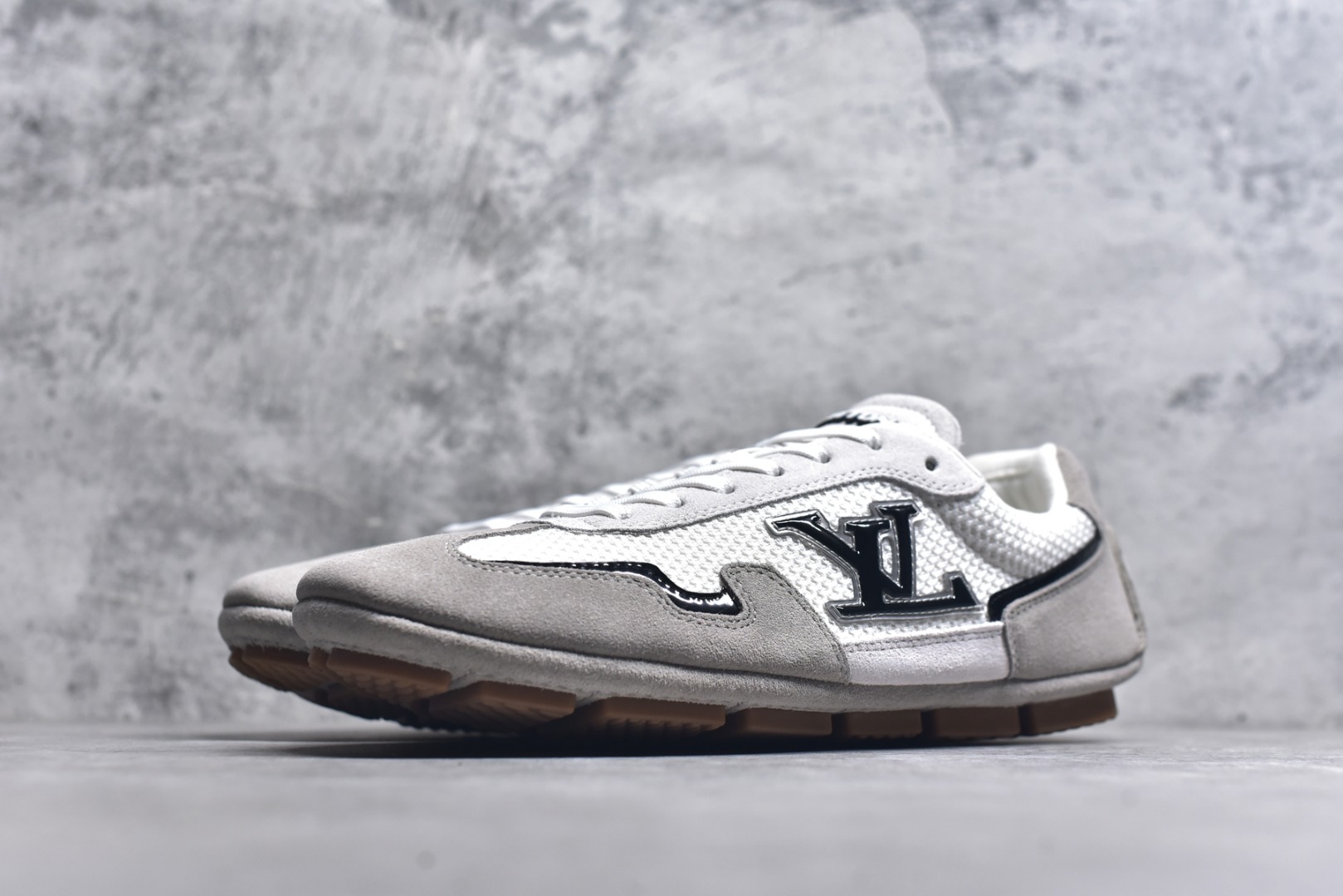 图片[2]-#LV路易威登 L家 驴牌 最新Rally系列 网面 休闲 运动鞋 豆豆鞋 原版购入开发 做货 本款 LV Rally 运动鞋拼接绒面牛皮革和网格面料，为驾驶鞋构型融入橡胶垫外底，成就舒软与轻盈兼备的摩登之选。侧面 LV 字母、后部手写体路易威登标识，以及鞋舌与外底的 Vuitton 标识共同烙下品牌印记 配送专柜精美包装🛍📦 ▪️面料： 原版定制进口网面+牛皮 ▪️内里： 原版定制透气网里 ▪️大底： 原版开模防滑橡胶材质 ▪️底厚： 2CM ▪️尺码： 男款39-45-选品中心