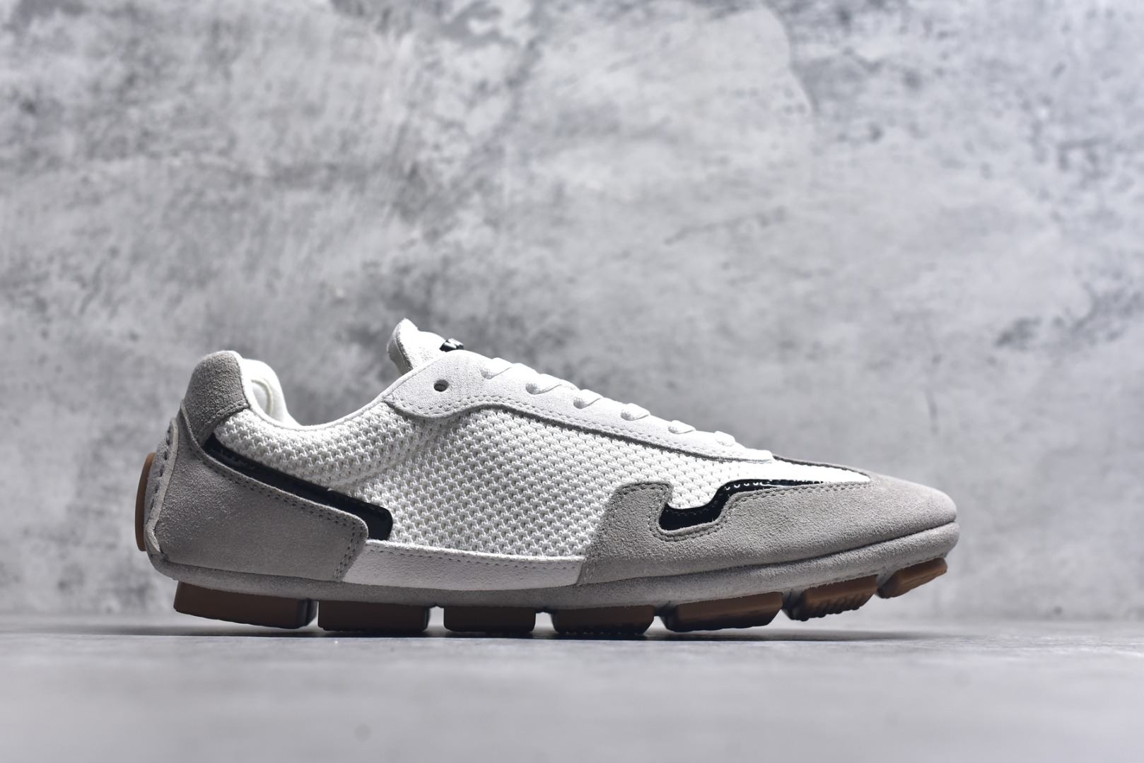 图片[3]-#LV路易威登 L家 驴牌 最新Rally系列 网面 休闲 运动鞋 豆豆鞋 原版购入开发 做货 本款 LV Rally 运动鞋拼接绒面牛皮革和网格面料，为驾驶鞋构型融入橡胶垫外底，成就舒软与轻盈兼备的摩登之选。侧面 LV 字母、后部手写体路易威登标识，以及鞋舌与外底的 Vuitton 标识共同烙下品牌印记 配送专柜精美包装🛍📦 ▪️面料： 原版定制进口网面+牛皮 ▪️内里： 原版定制透气网里 ▪️大底： 原版开模防滑橡胶材质 ▪️底厚： 2CM ▪️尺码： 男款39-45-选品中心