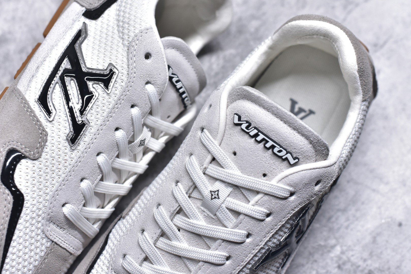 图片[9]-#LV路易威登 L家 驴牌 最新Rally系列 网面 休闲 运动鞋 豆豆鞋 原版购入开发 做货 本款 LV Rally 运动鞋拼接绒面牛皮革和网格面料，为驾驶鞋构型融入橡胶垫外底，成就舒软与轻盈兼备的摩登之选。侧面 LV 字母、后部手写体路易威登标识，以及鞋舌与外底的 Vuitton 标识共同烙下品牌印记 配送专柜精美包装🛍📦 ▪️面料： 原版定制进口网面+牛皮 ▪️内里： 原版定制透气网里 ▪️大底： 原版开模防滑橡胶材质 ▪️底厚： 2CM ▪️尺码： 男款39-45-选品中心