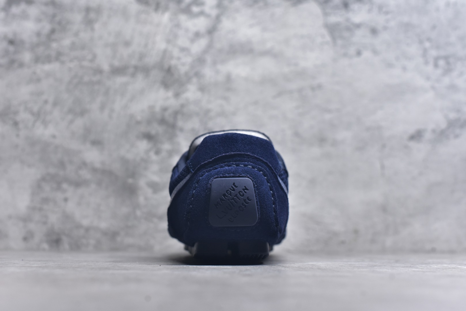 图片[5]-#LV路易威登 L家 驴牌 最新Rally系列 网面 休闲 运动鞋 豆豆鞋 原版购入开发 做货 本款 LV Rally 运动鞋拼接绒面牛皮革和网格面料，为驾驶鞋构型融入橡胶垫外底，成就舒软与轻盈兼备的摩登之选。侧面 LV 字母、后部手写体路易威登标识，以及鞋舌与外底的 Vuitton 标识共同烙下品牌印记 配送专柜精美包装🛍📦 ▪️面料： 原版定制进口网面+牛皮 ▪️内里： 原版定制透气网里 ▪️大底： 原版开模防滑橡胶材质 ▪️底厚： 2CM ▪️尺码： 男款39-45-选品中心