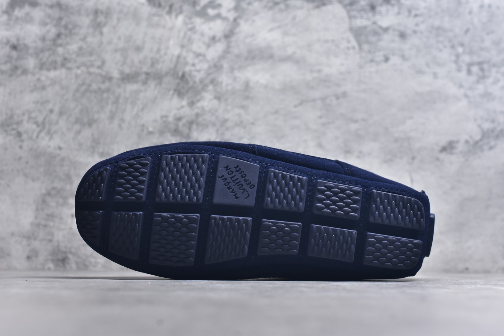 图片[6]-#LV路易威登 L家 驴牌 最新Rally系列 网面 休闲 运动鞋 豆豆鞋 原版购入开发 做货 本款 LV Rally 运动鞋拼接绒面牛皮革和网格面料，为驾驶鞋构型融入橡胶垫外底，成就舒软与轻盈兼备的摩登之选。侧面 LV 字母、后部手写体路易威登标识，以及鞋舌与外底的 Vuitton 标识共同烙下品牌印记 配送专柜精美包装🛍📦 ▪️面料： 原版定制进口网面+牛皮 ▪️内里： 原版定制透气网里 ▪️大底： 原版开模防滑橡胶材质 ▪️底厚： 2CM ▪️尺码： 男款39-45-选品中心